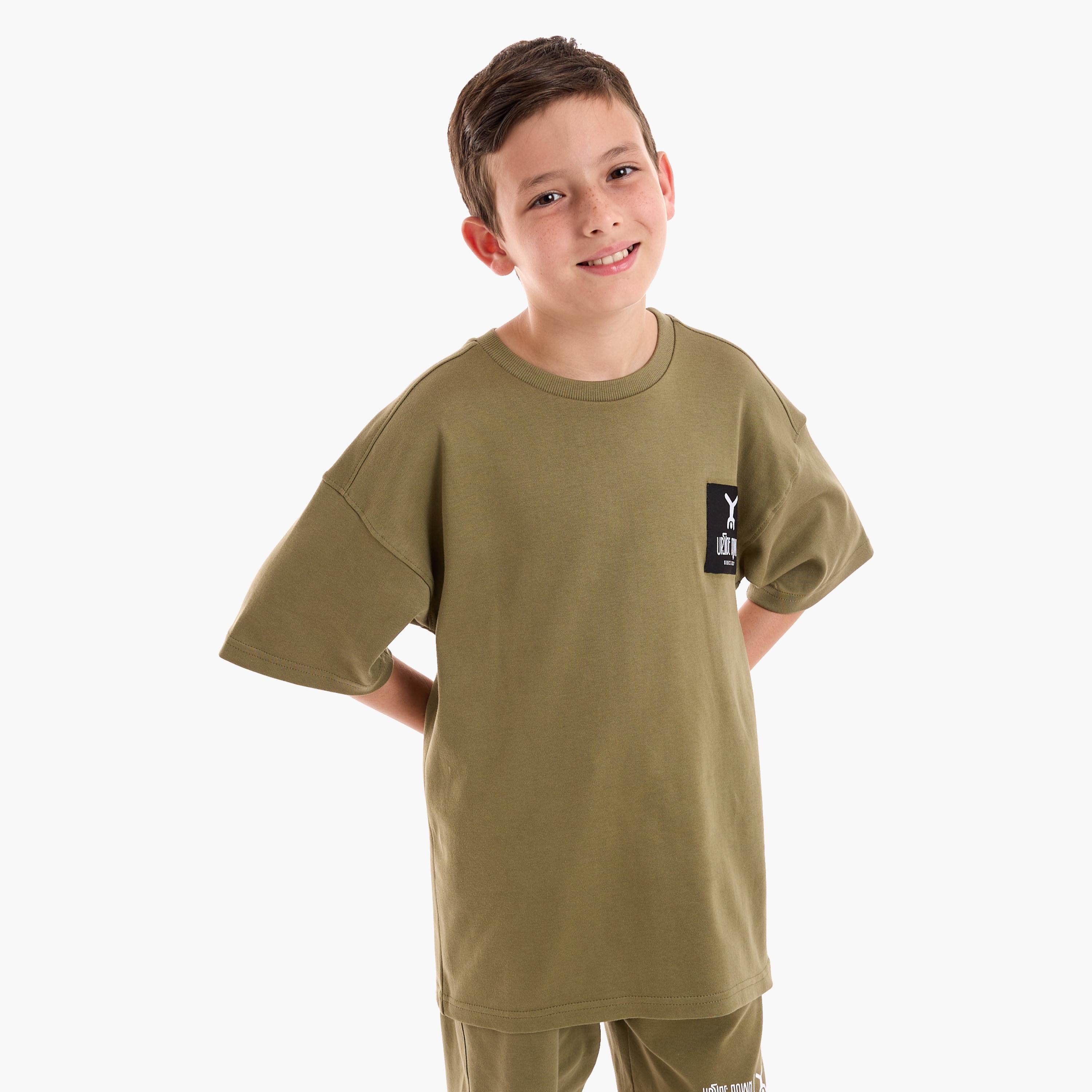 طقم من قطعتين: تيشيرت وشورت مريح من فيكتور آند جين-boys-clothing-setsandcoords-image-3