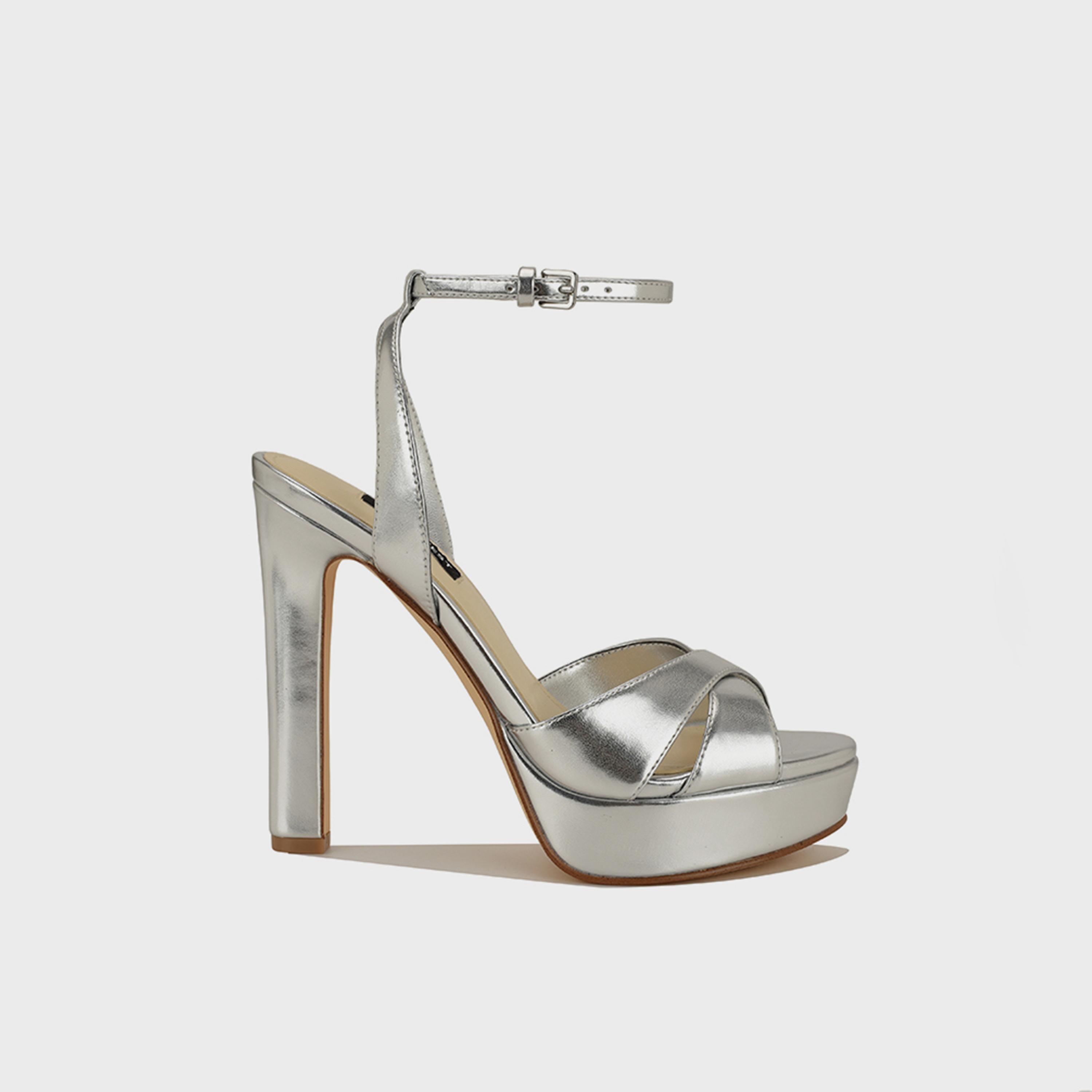 ناين ويست - حذاء نسائي بكعب عالٍ بإبزيم | WNWILDA3-women-shoes-sandals-heeled-image-3
