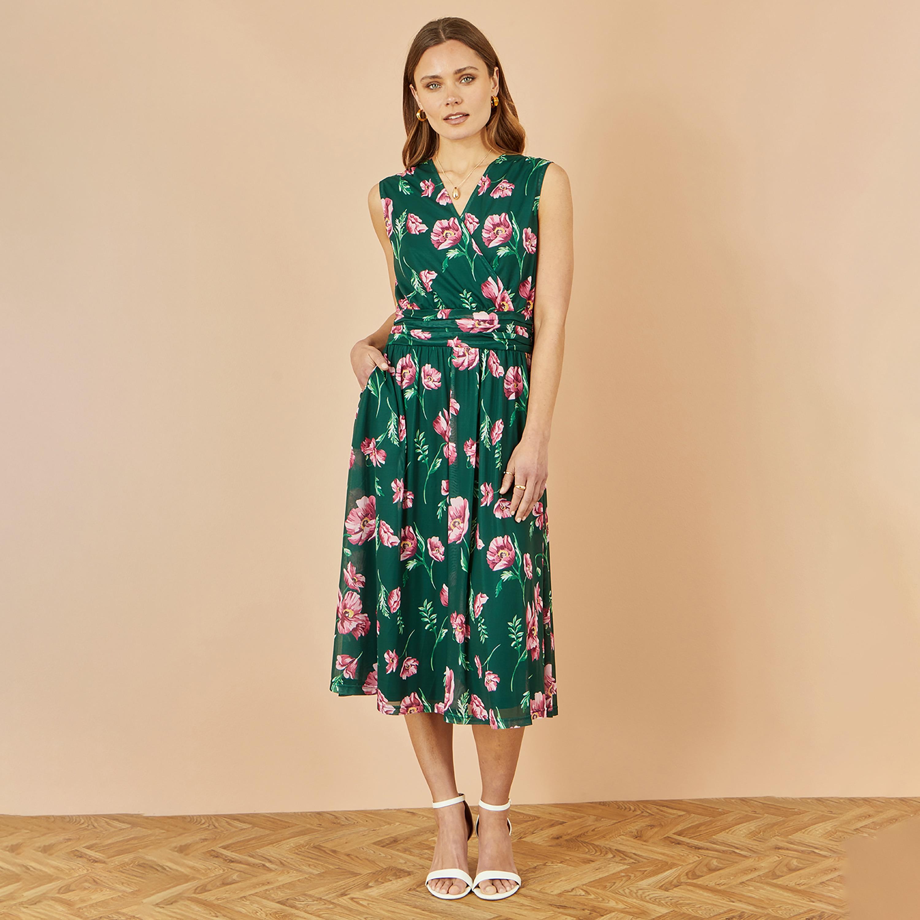 فستان ميدي "ميش" شبكي بتصميم "لف" وفتحة رقبة "سوربليس" وطبعة زهور لون أخضر من يومي-women-clothing-dresses-image-1