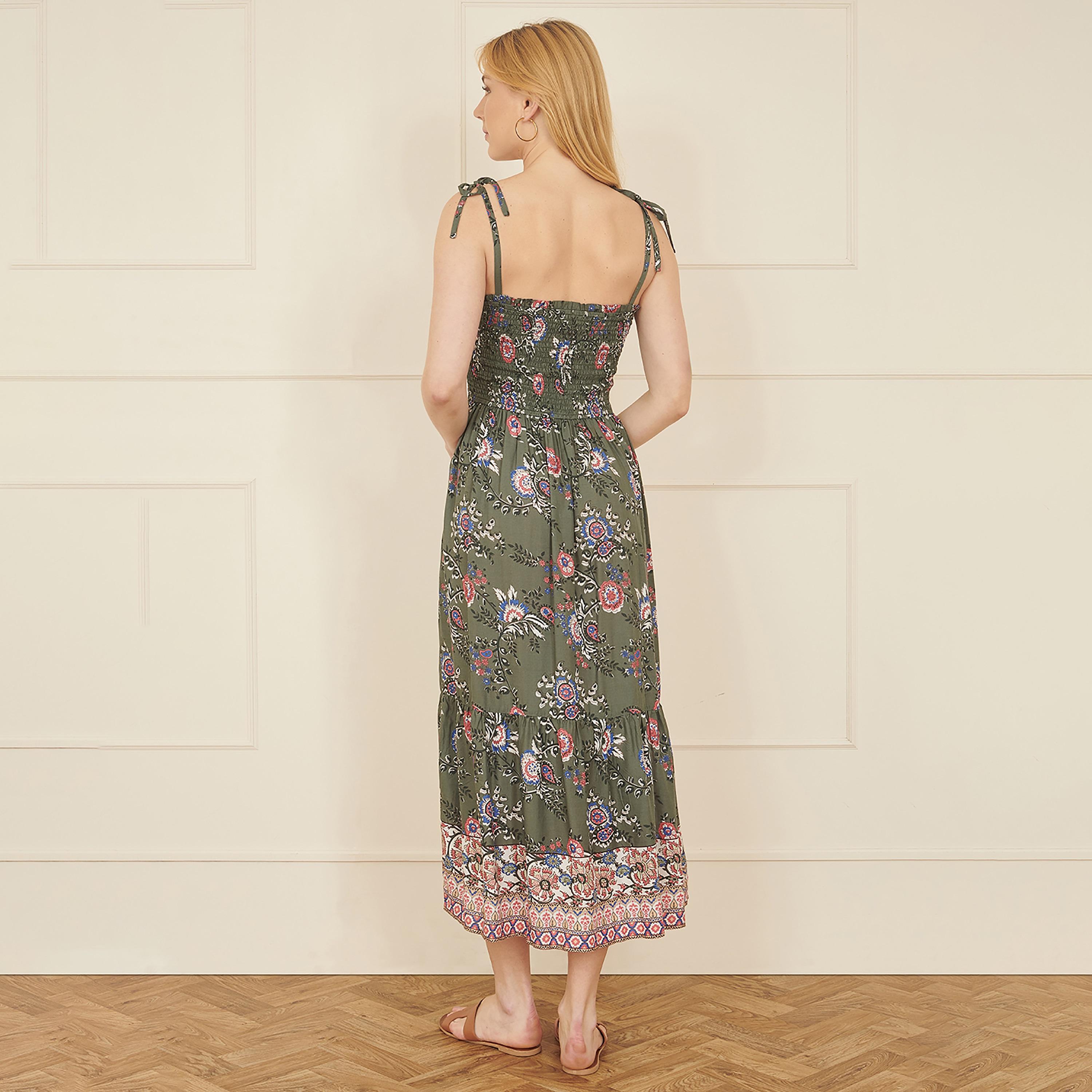 فستان ميدي "مودال" بتصميم "تيرد" وخصر "سموكت" وحمالات تربط وطبعة زهور خضراء من يومي-women-clothing-dresses-image-3