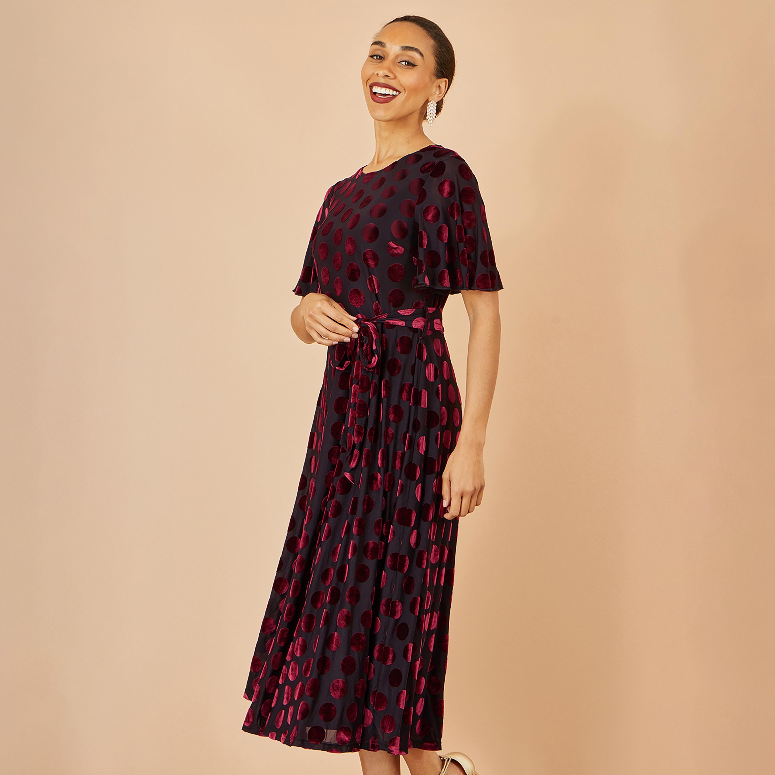 فستان ميدي نسائي من القطيفة بلون بورغندي بنقاط بولكا وأكمام رفرفة من يومي-women-clothing-dresses-image-2