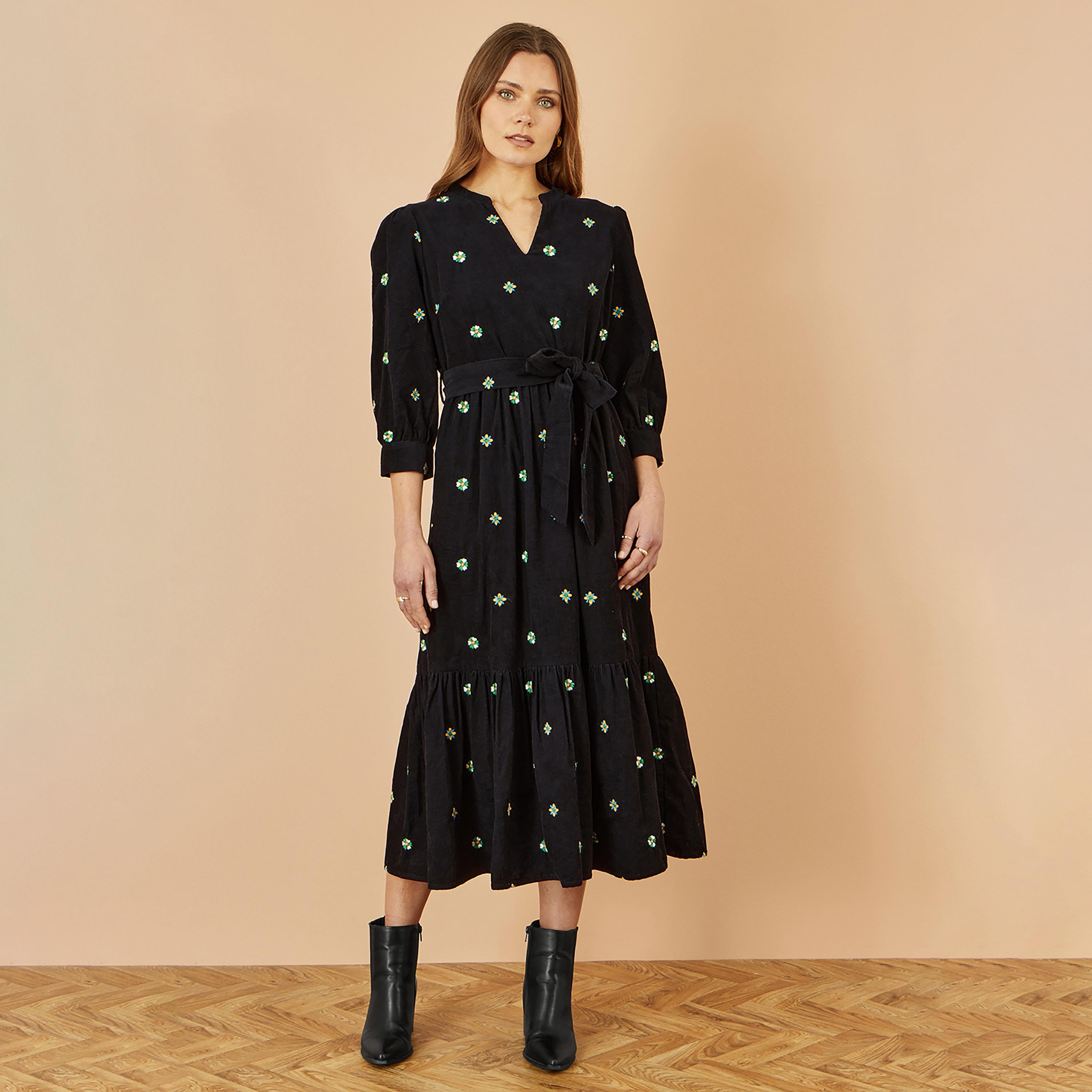 فستان ميدي قطني "تيرد" بياقة "ماندارين" وأكمام بأساور وتطريز زهور سوداء من يومي-women-clothing-dresses-image-1
