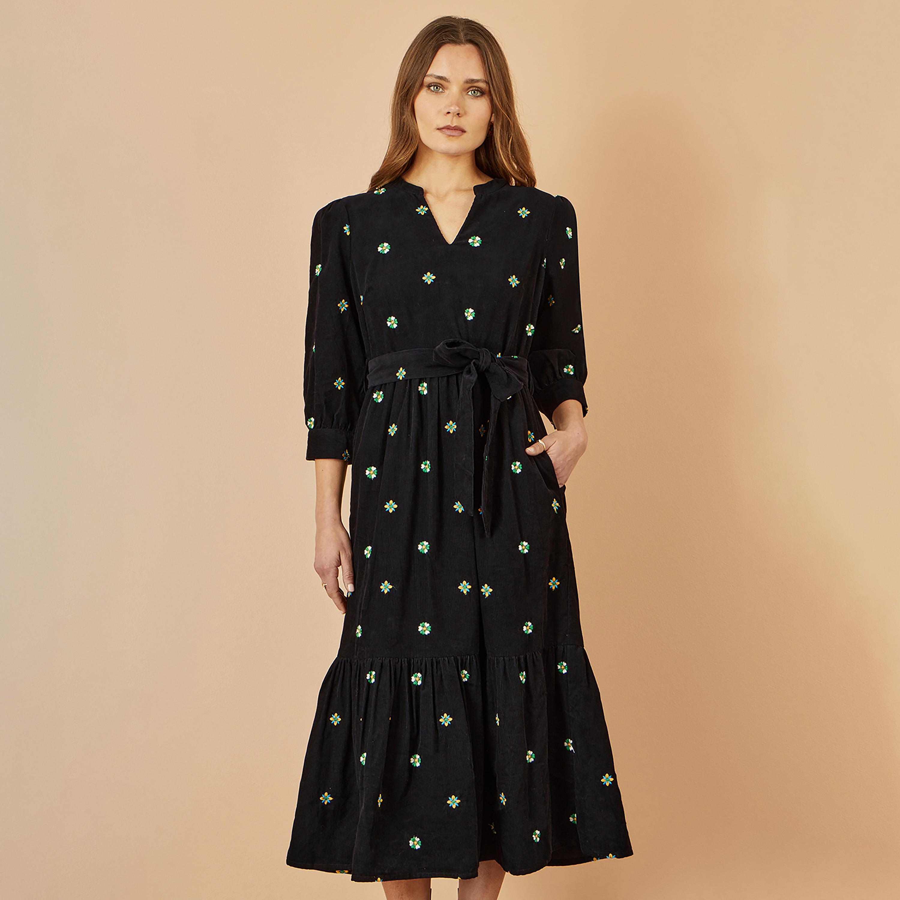 فستان ميدي قطني "تيرد" بياقة "ماندارين" وأكمام بأساور وتطريز زهور سوداء من يومي-women-clothing-dresses-image-2