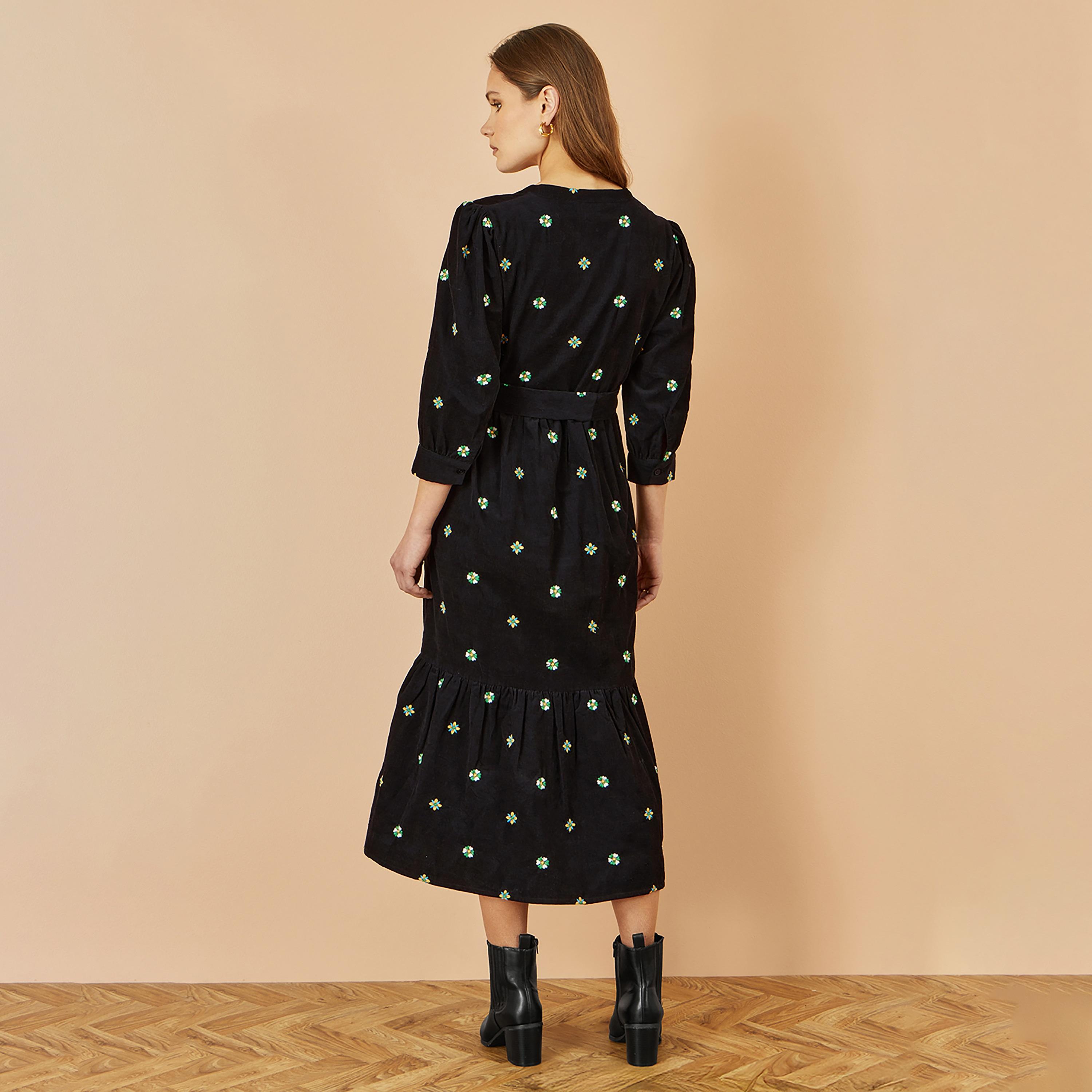 فستان ميدي قطني "تيرد" بياقة "ماندارين" وأكمام بأساور وتطريز زهور سوداء من يومي-women-clothing-dresses-image-3