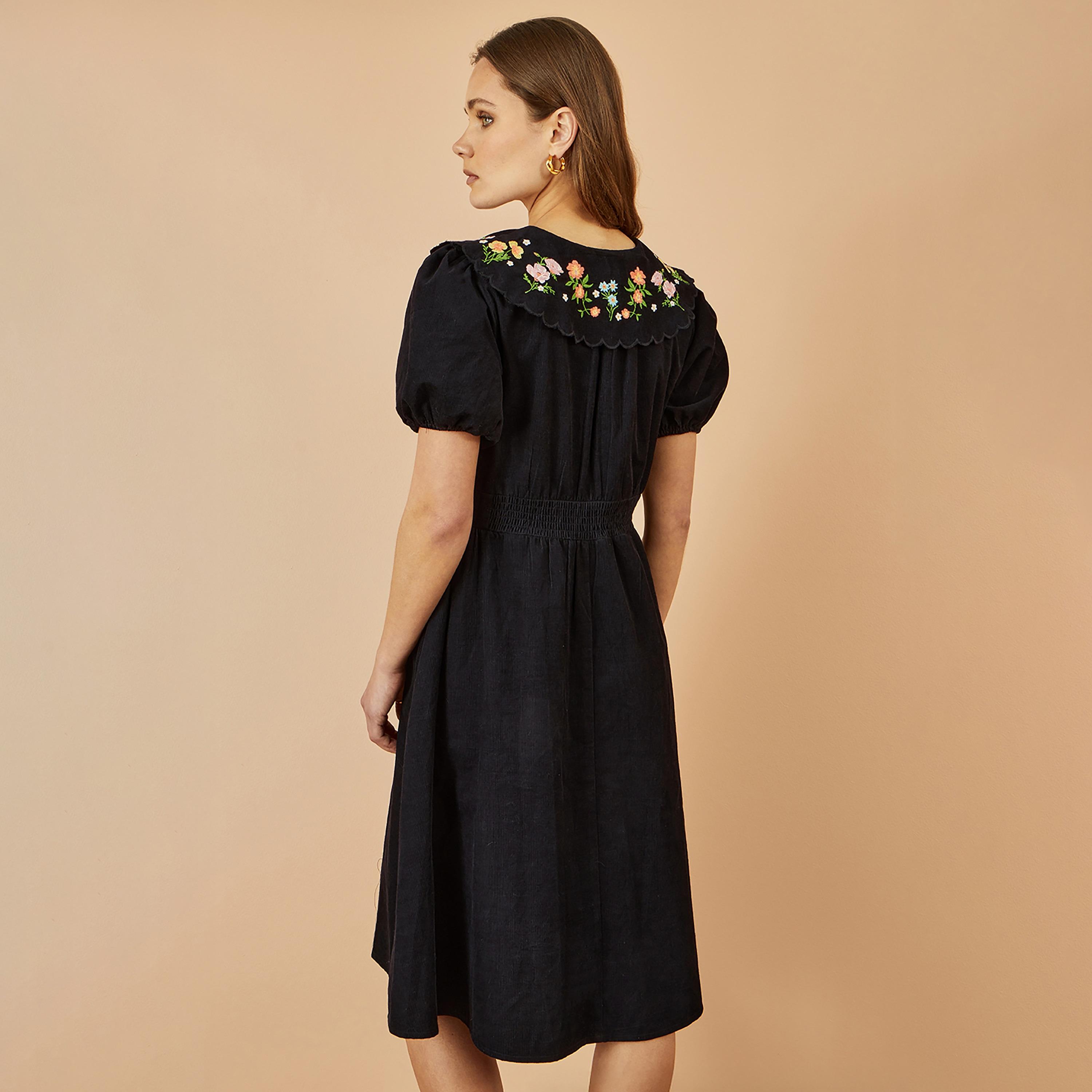 فستان قصير (طول الركبة) قطني بياقة "بيتر بان" وأكمام "باف" وتطريز زهور من يومي-women-clothing-dresses-image-3