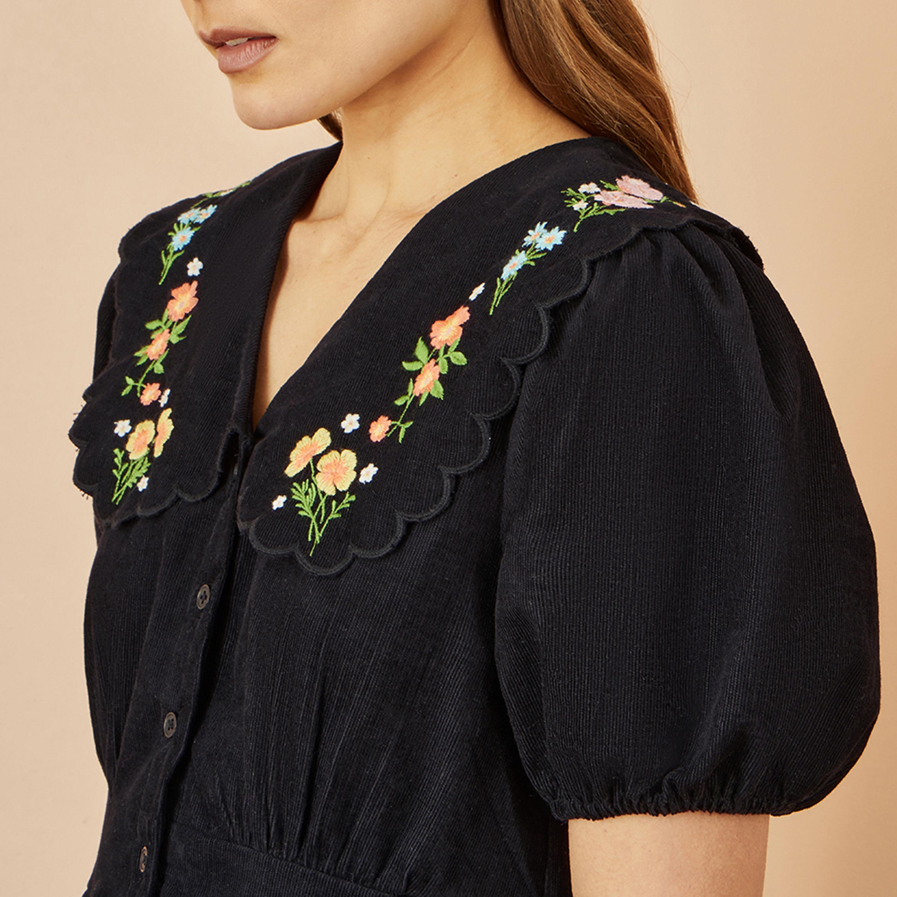 فستان قصير (طول الركبة) قطني بياقة "بيتر بان" وأكمام "باف" وتطريز زهور من يومي-women-clothing-dresses-image-4