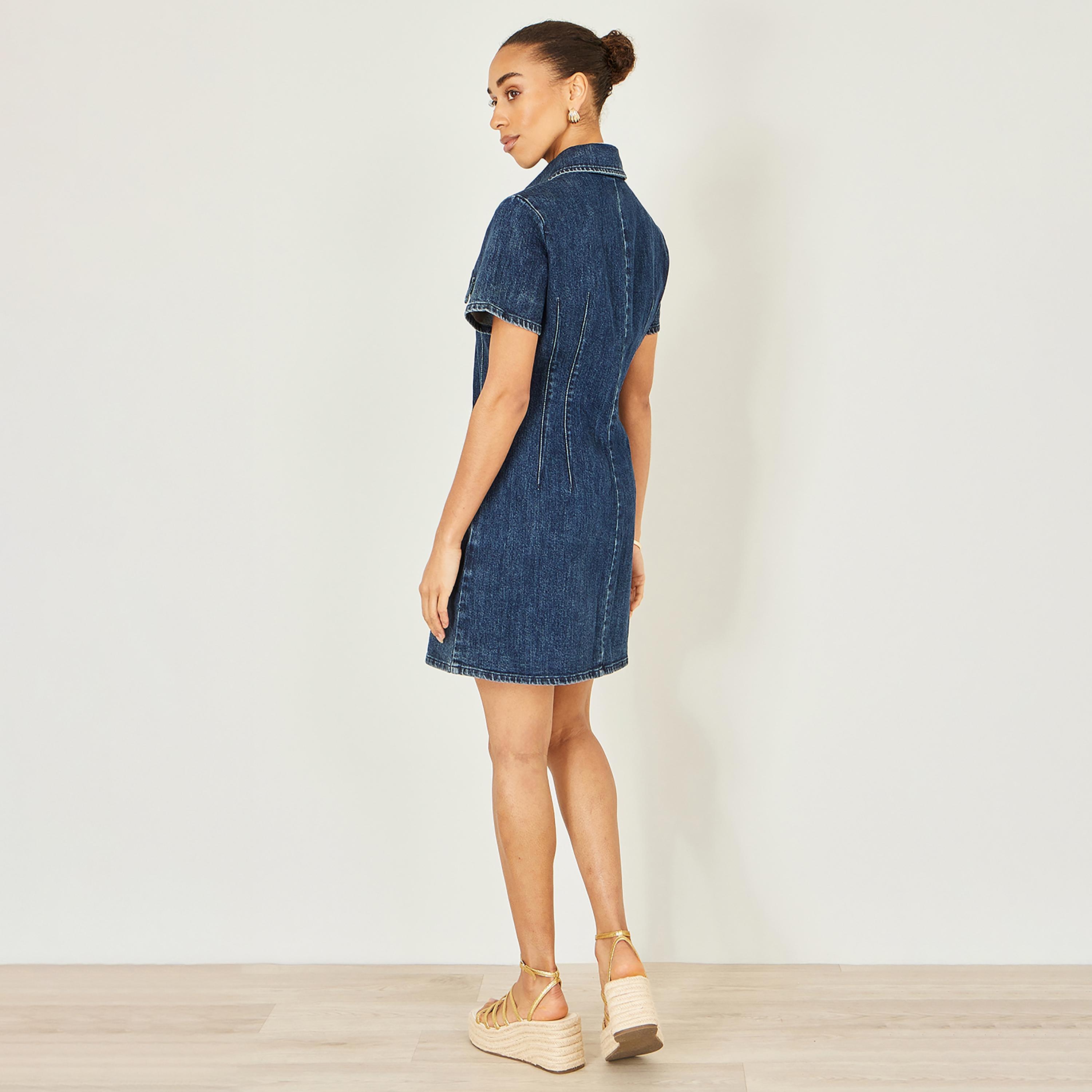 فستان قميص ميني بياقة "سبريد" ولون أزرق فاتح "لايت واشد" من يومي-women-clothing-dresses-image-3