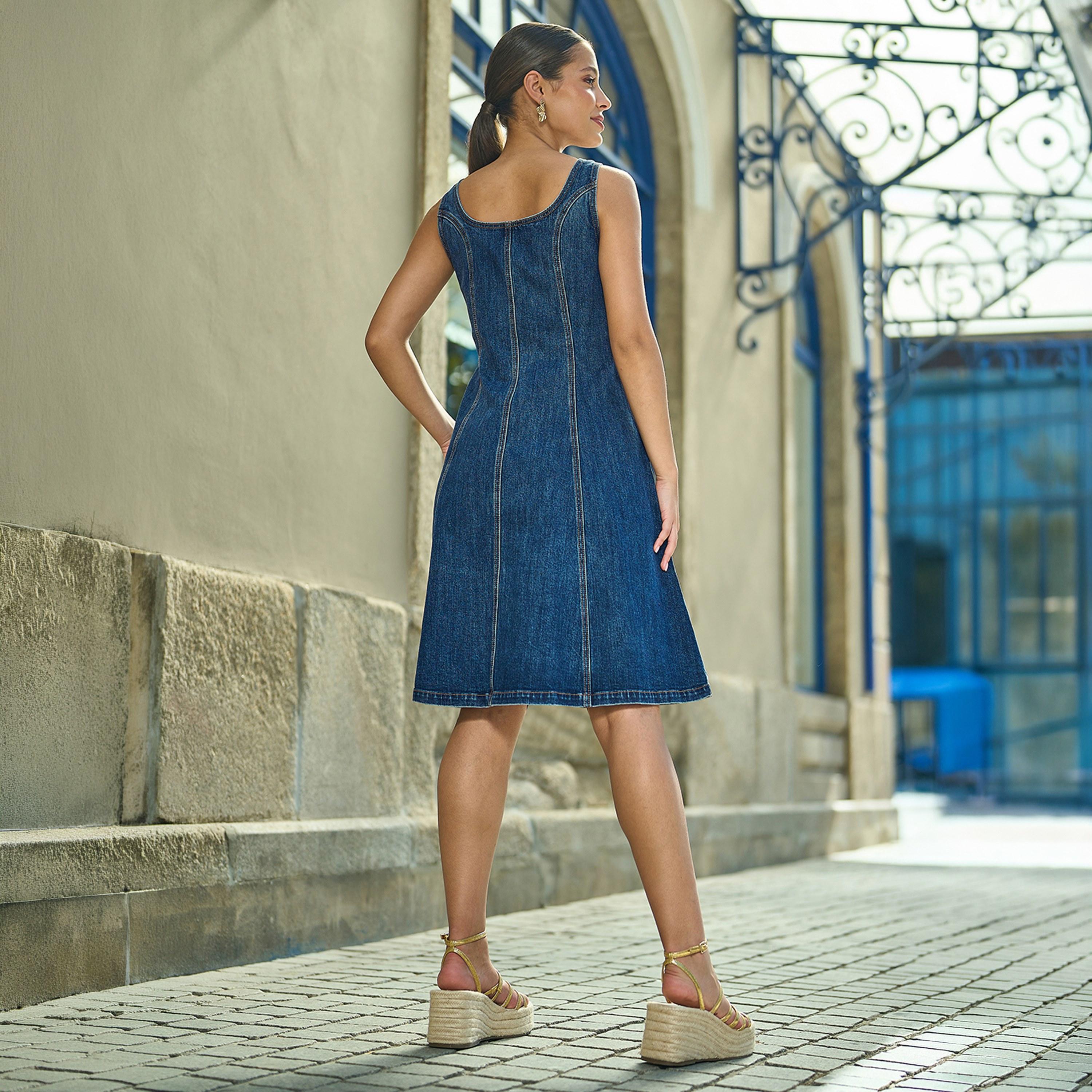 فستان قصير (طول الركبة) بياقة "سكوب" واسعة ولون أزرق فاتح "لايت واشد" من يومي-women-clothing-dresses-image-3