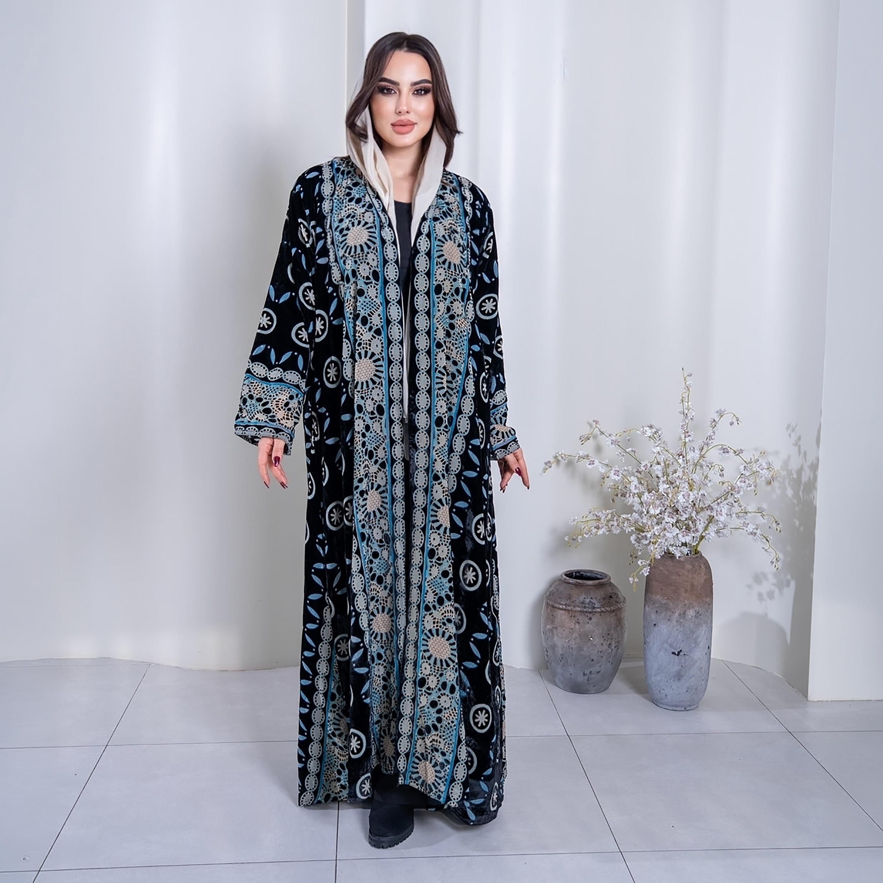 عباية نسائية "نصف كلوش" بأكمام واسعة وطبعة هندسية قماش كريب مع حجاب - أزرق من إيليجنت حجاب-women-arabicclothing-abayas-image-1