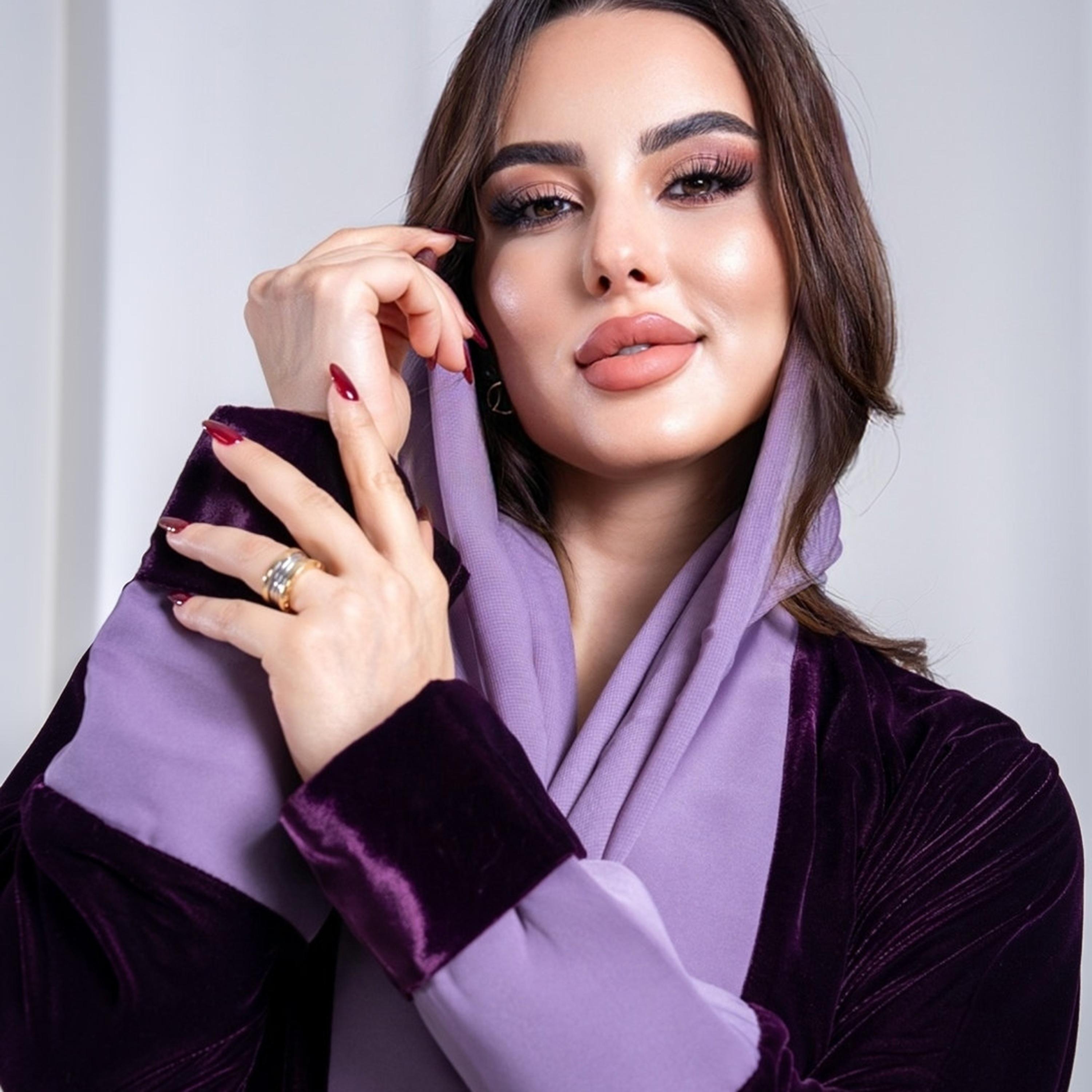Elegant Hijab Purple Colour-Blocked Velvet Women's Evening Half Cloche Abaya with Hijab-women-arabicclothing-abayas-image-3