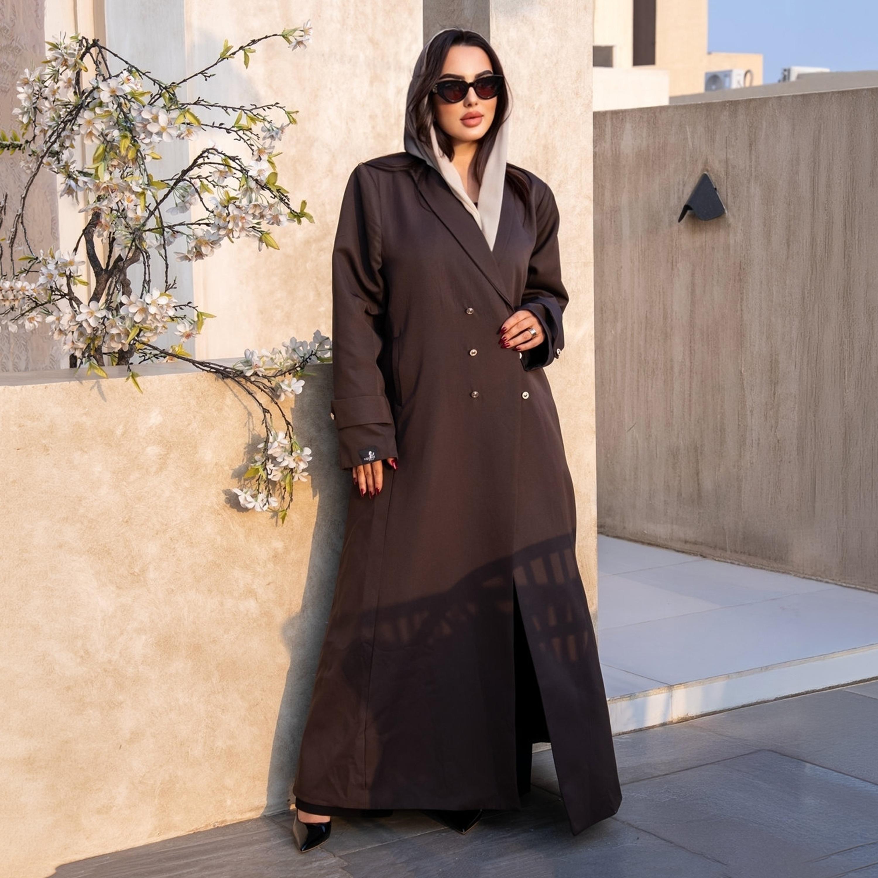 عباية رسمية نسائية "نصف كلوش" بياقة مطوية قماش كريب مع حجاب من إيليجنت حجاب-women-arabicclothing-abayas-image-1