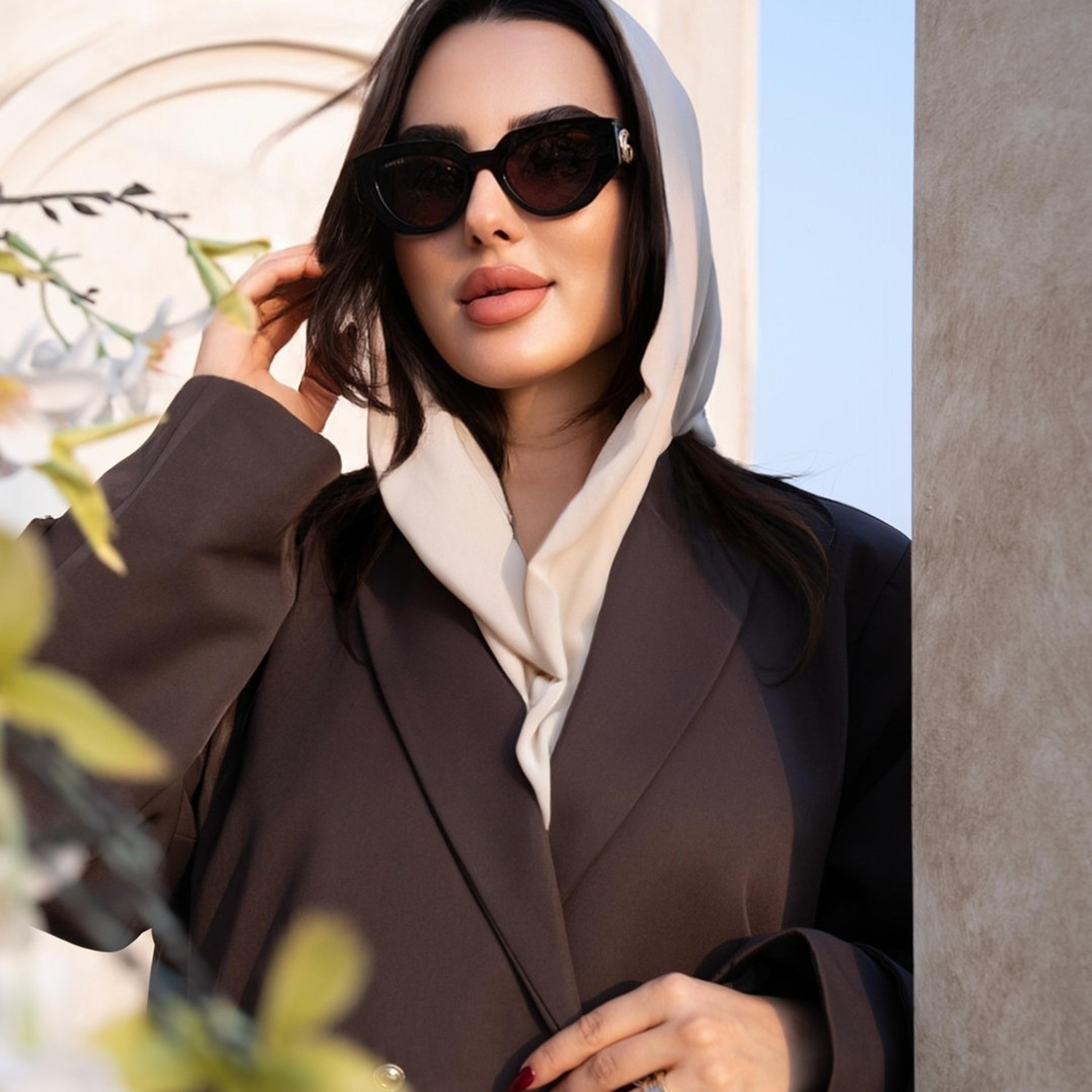 عباية رسمية نسائية "نصف كلوش" بياقة مطوية قماش كريب مع حجاب من إيليجنت حجاب-women-arabicclothing-abayas-image-3