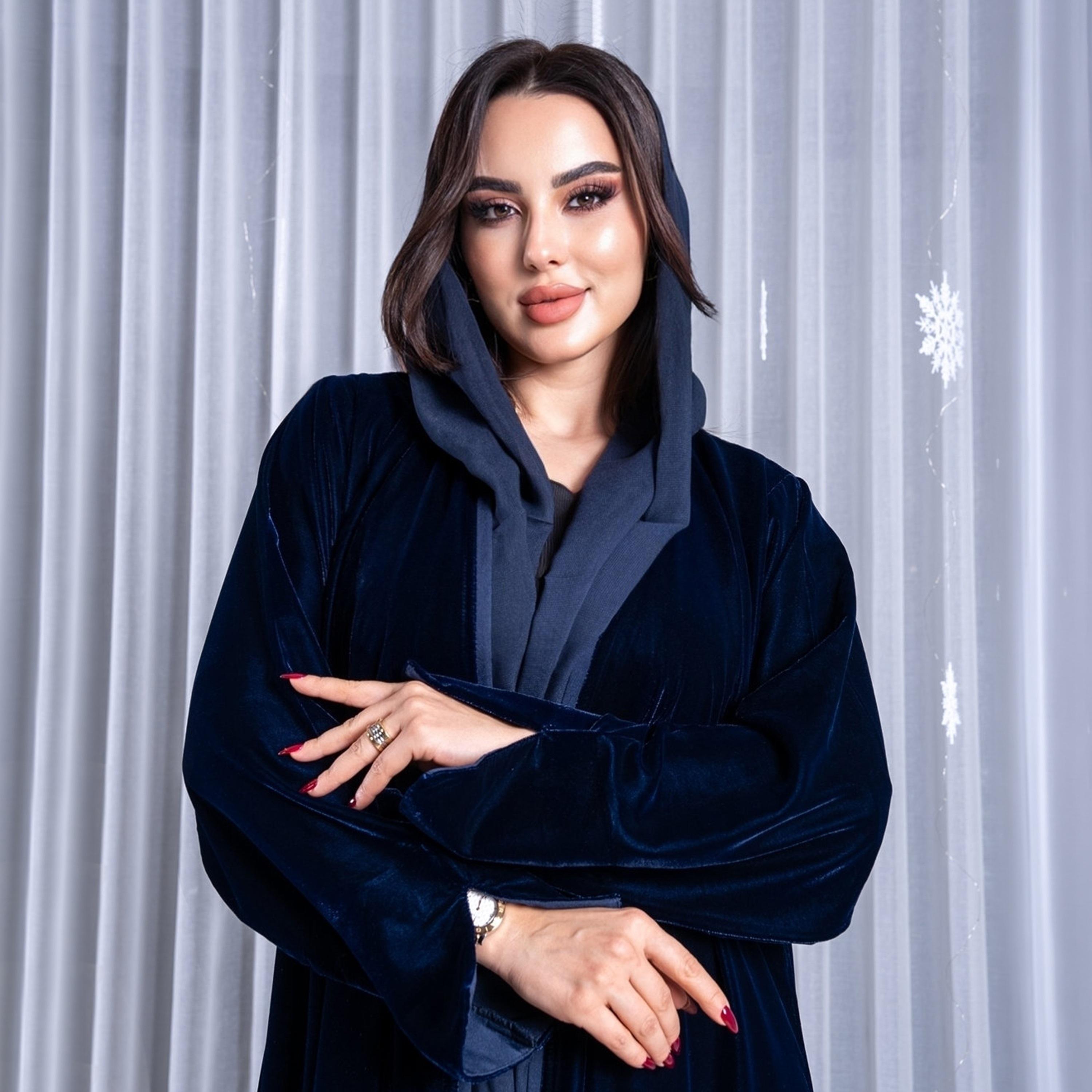 عباية سهرة نسائية "نصف كلوش" قماش قطيفة مع حجاب من إيليجنت حجاب-women-arabicclothing-abayas-image-2