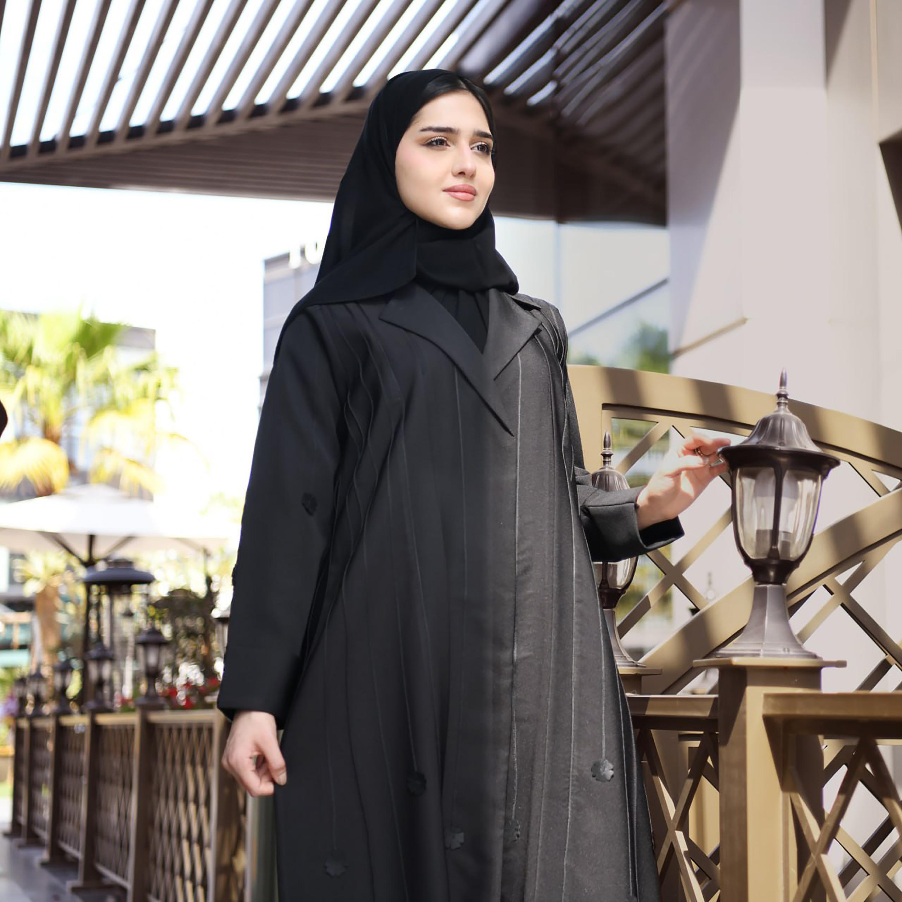 عباية حوراء ذات ياقة طية صدر السترة باللون الأسود ومعطف على شكل زهرة من الكتان مع حجاب-women-arabicclothing-abayas-image-2