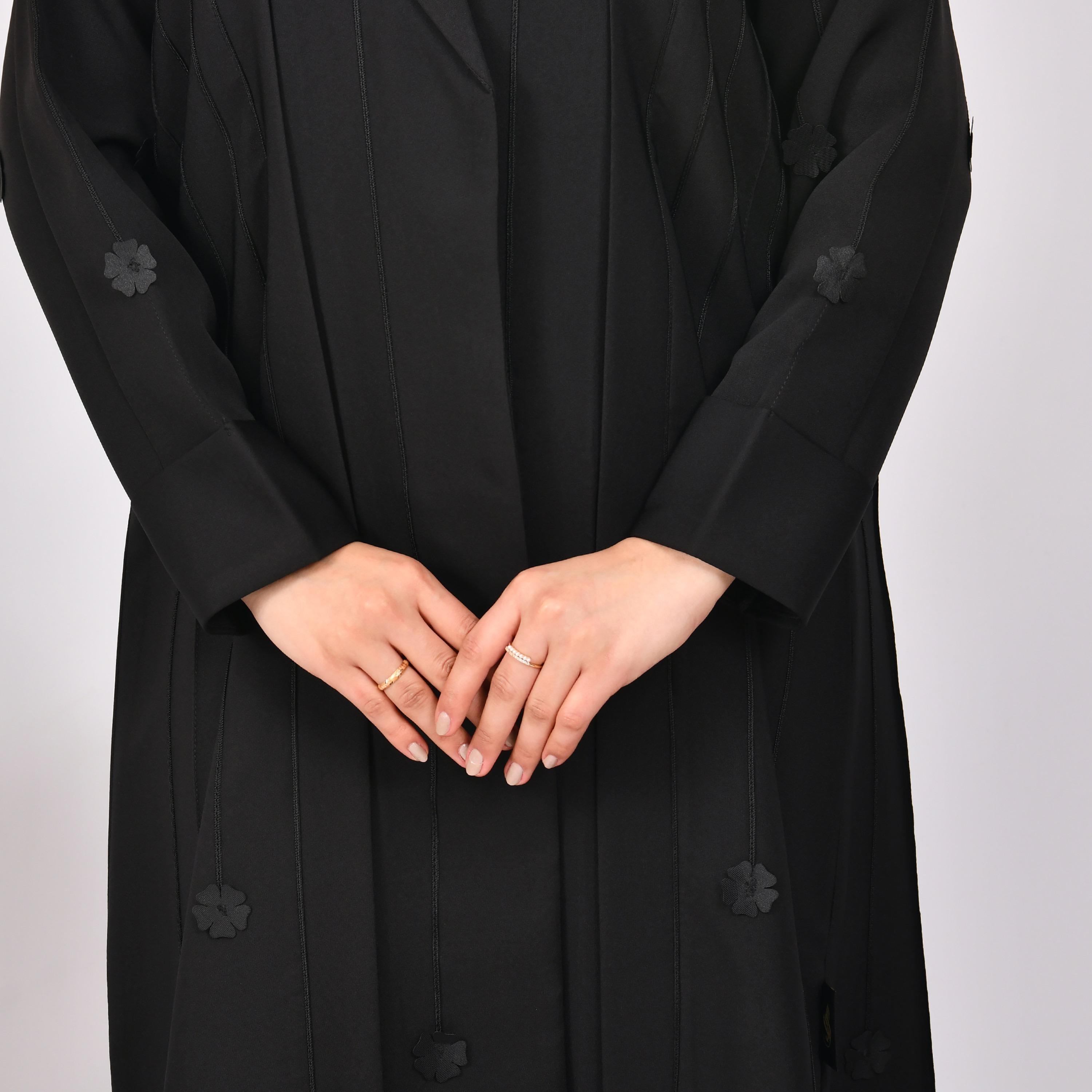 عباية حوراء ذات ياقة طية صدر السترة باللون الأسود ومعطف على شكل زهرة من الكتان مع حجاب-women-arabicclothing-abayas-image-3