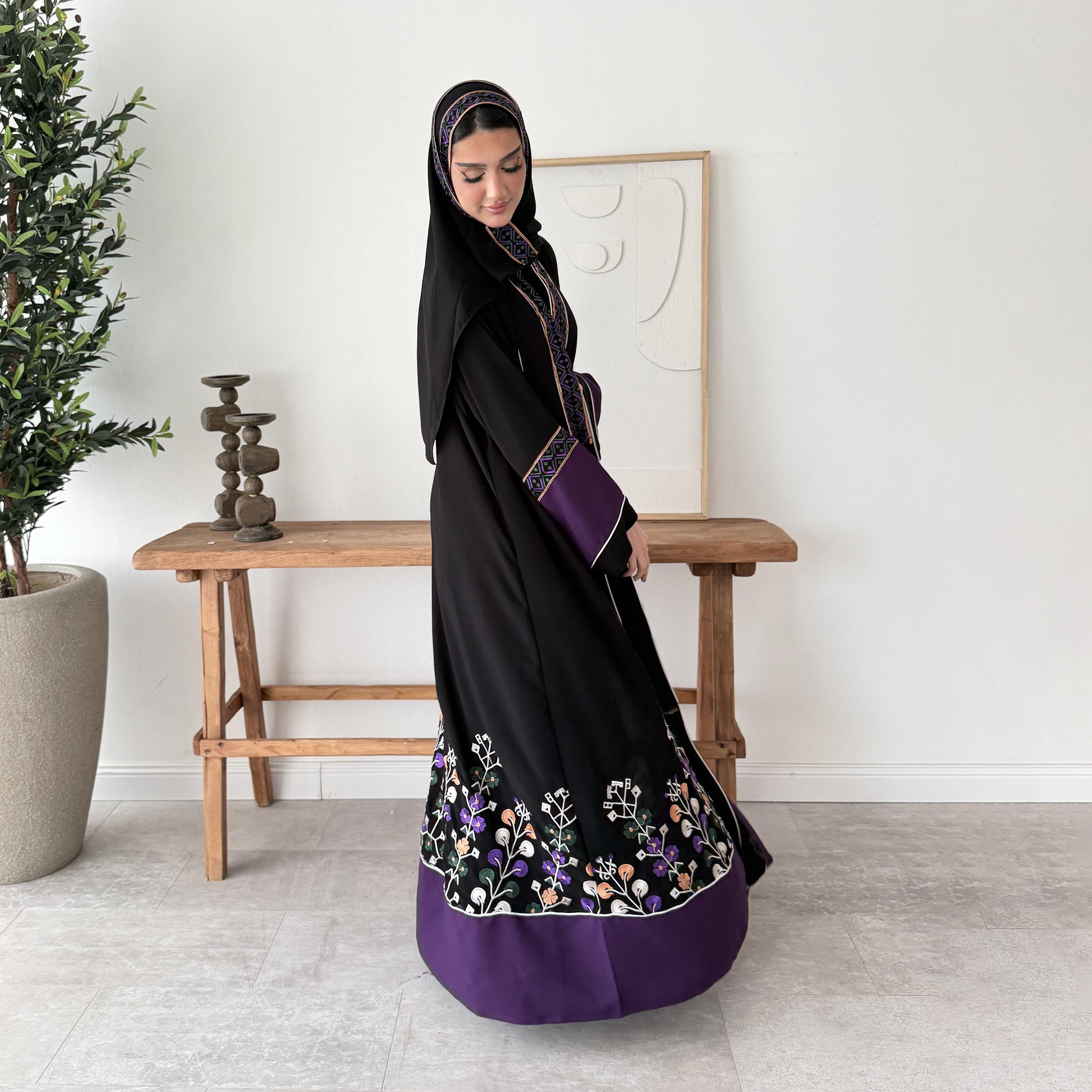 Lusin abaya Black Embroidered Wide Sleeves Royal Crepe Women's Evening Abaya with Hijab-women-arabicclothing-abayas-image-4