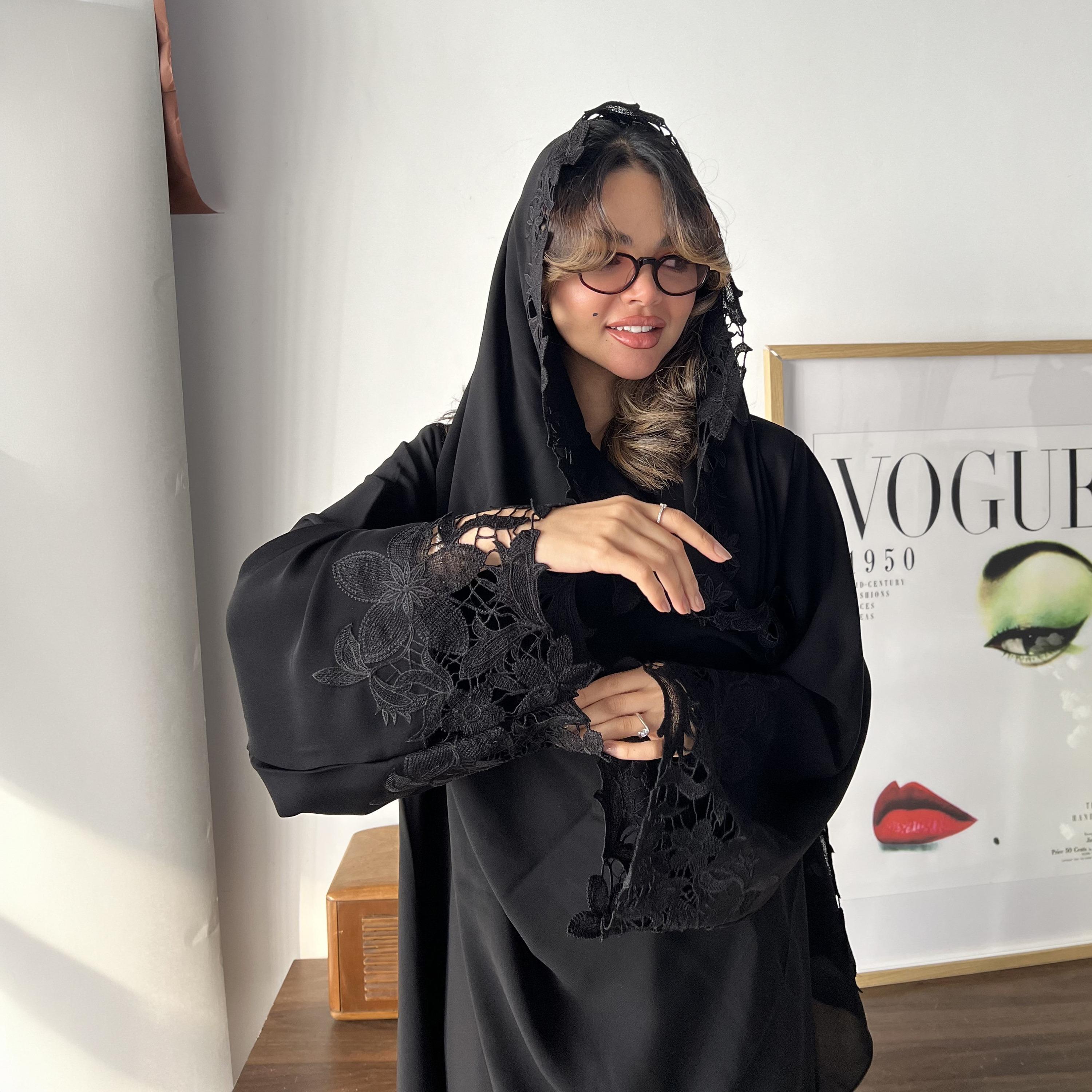 عباية نسائية بتصميم كلوش فليرد مطرزة بالزهور بأكمام واسعة من الكريب الأوكراني مع طرحة من لوسين عباية-women-arabicclothing-abayas-image-5