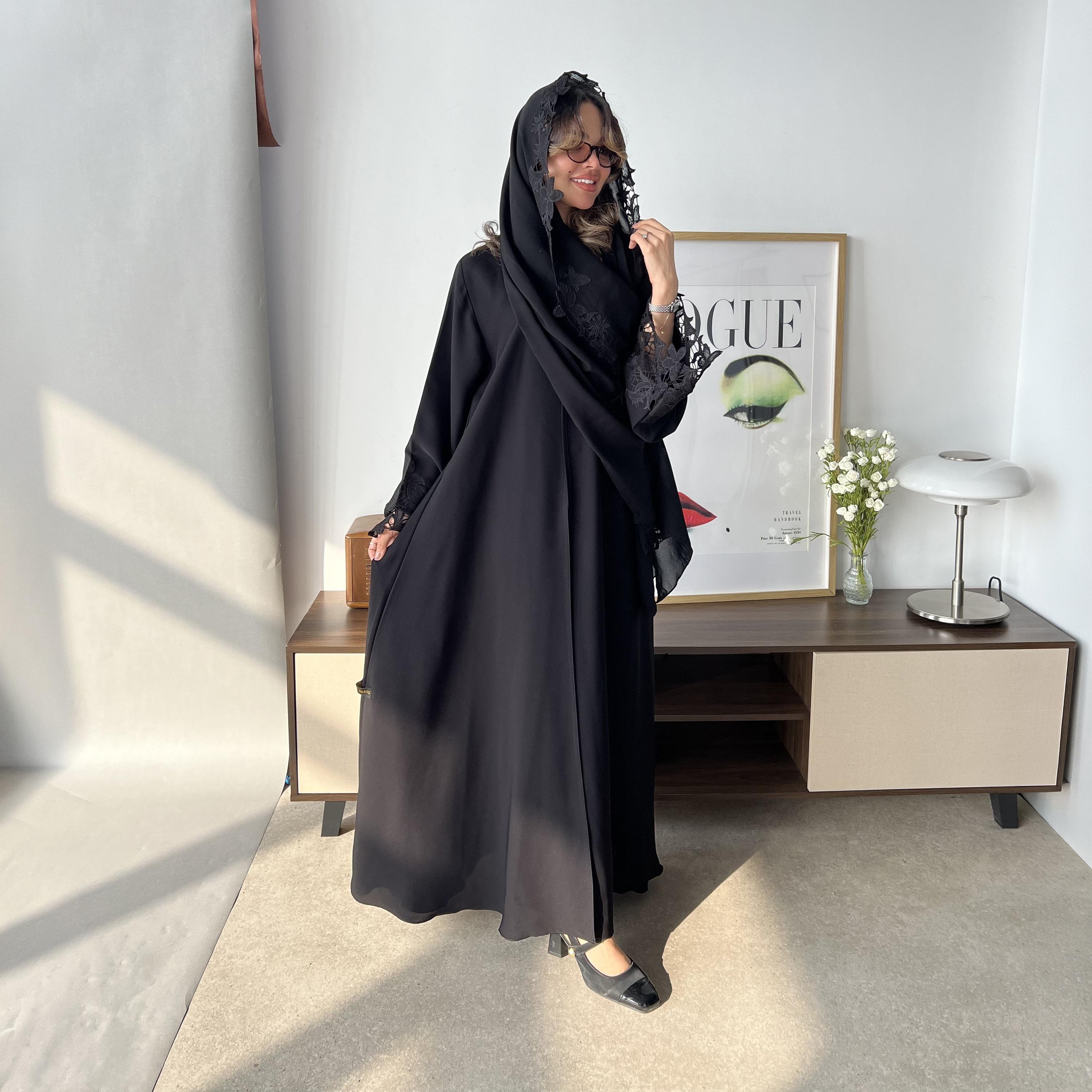 عباية نسائية بتصميم كلوش فليرد مطرزة بالزهور بأكمام واسعة من الكريب الأوكراني مع طرحة من لوسين عباية-women-arabicclothing-abayas-image-8