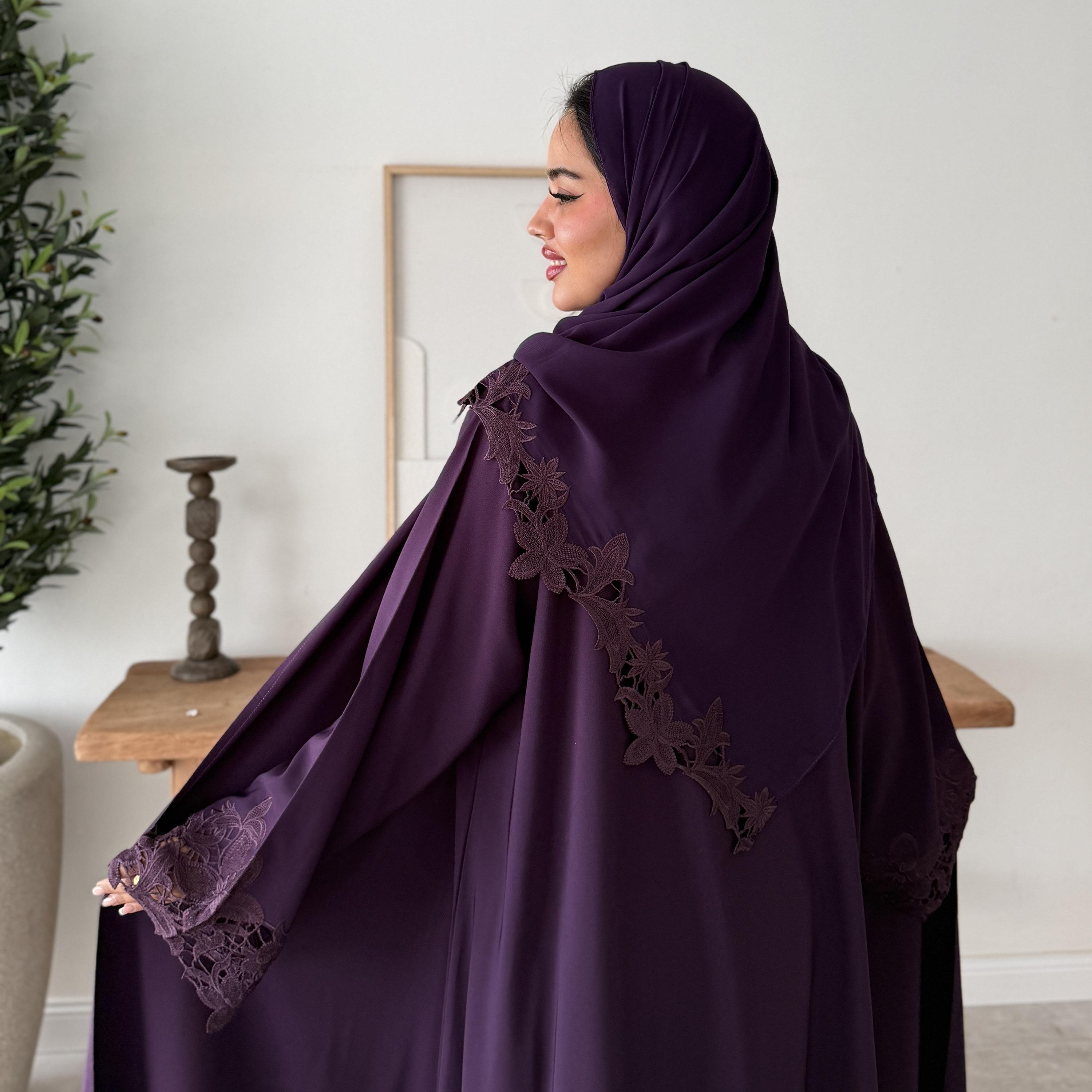 عباية نسائية بتصميم كلوش فليرد مطرزة بالزهور بأكمام واسعة من الكريب الأوكراني مع طرحة من لوسين عباية-women-arabicclothing-abayas-image-5