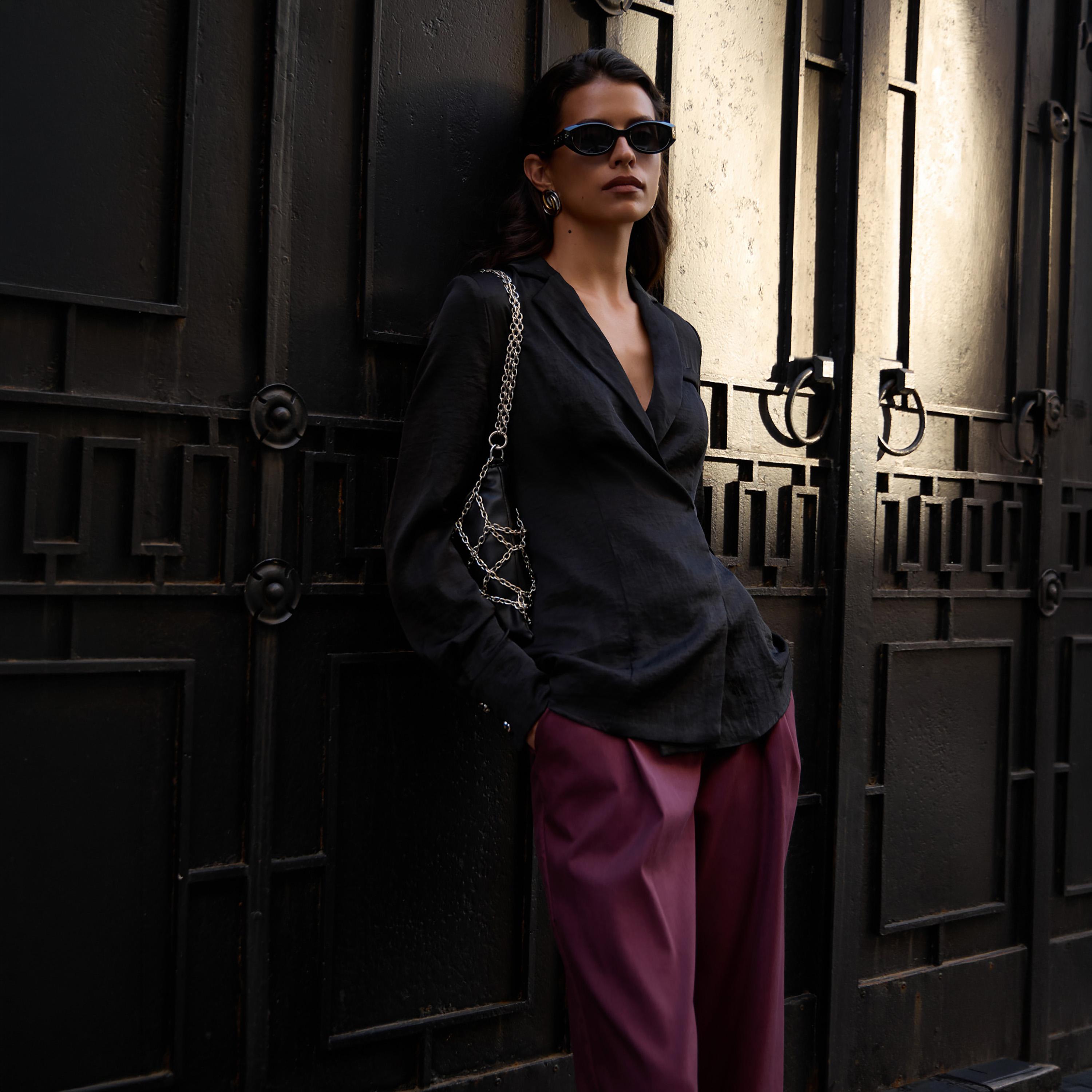 توب بنمط بليزر وبياقة للنساء من ليتشي-women-clothing-shirtsandblouses-blouses-image-4