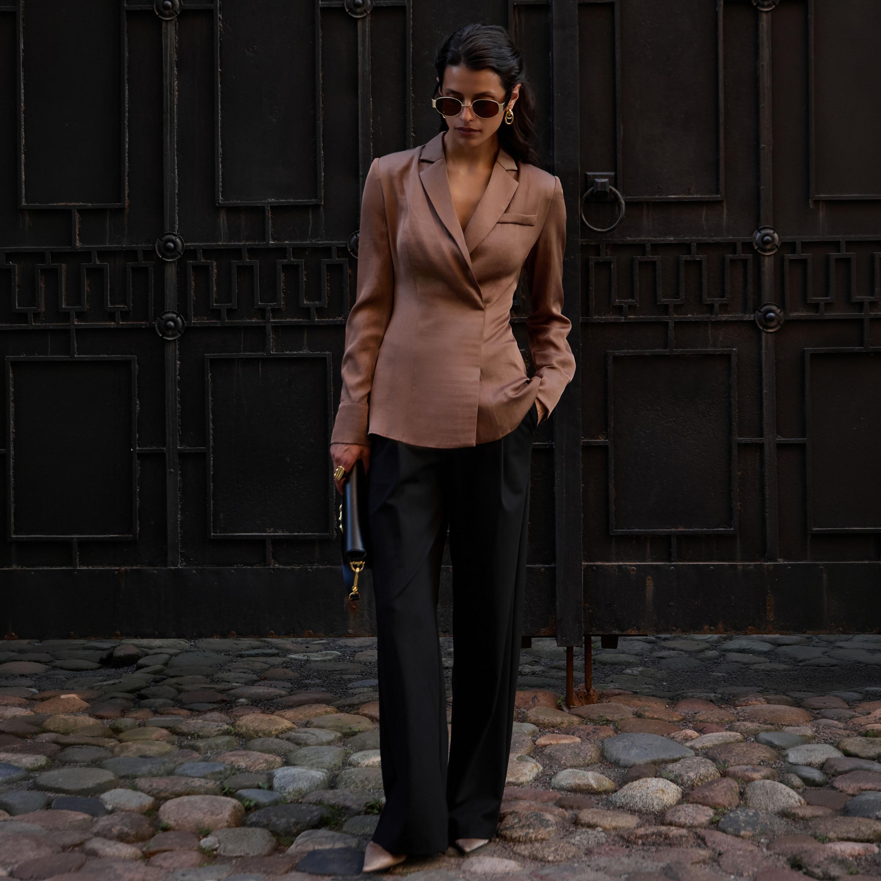 بلازر نسائي بياقة لابل باللون البني من ليتشي-women-clothing-coatsandjackets-blazers-image-2