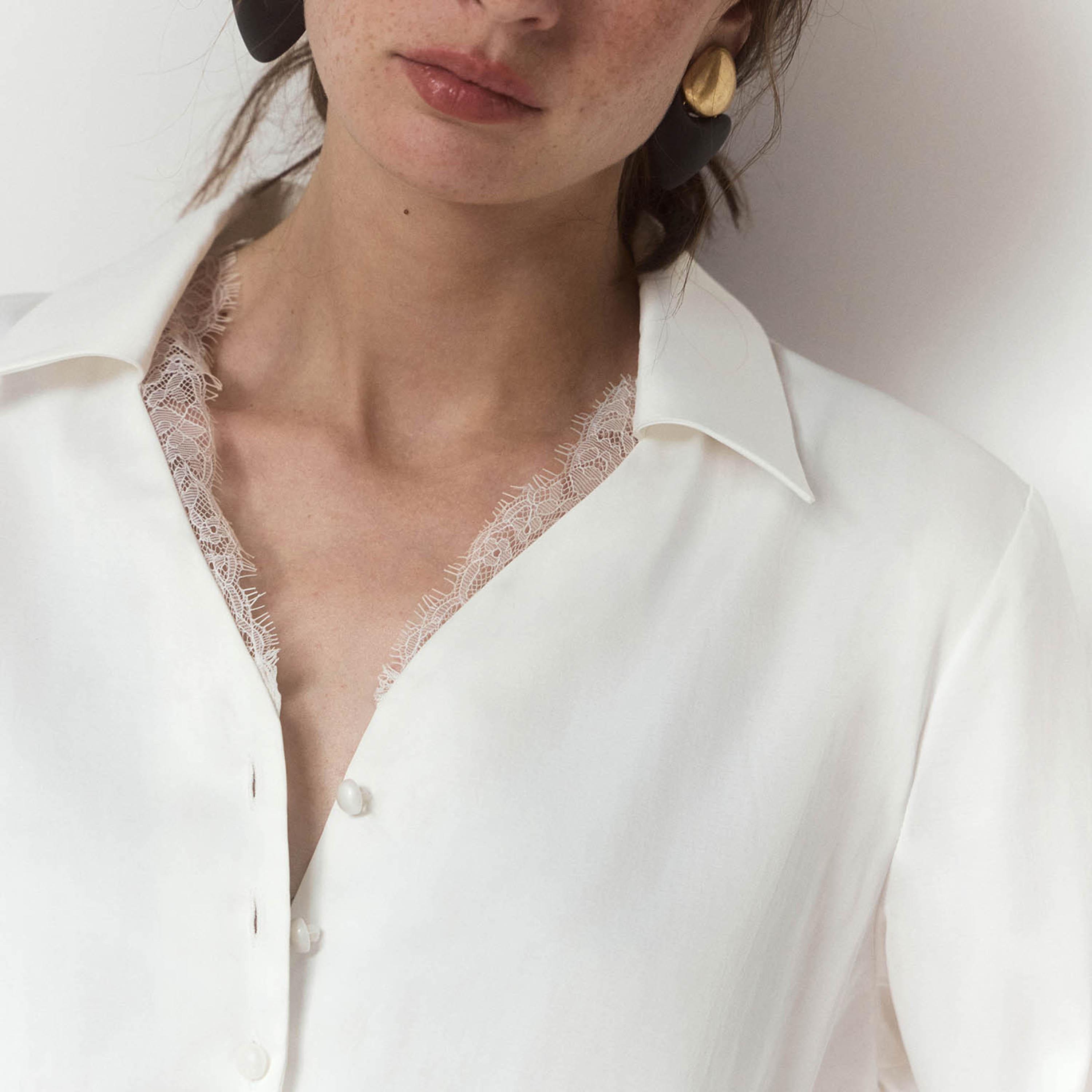 قميص حريمي بياقة وتفاصيل دانتيل من ليتشي-women-clothing-shirtsandblouses-shirts-image-3