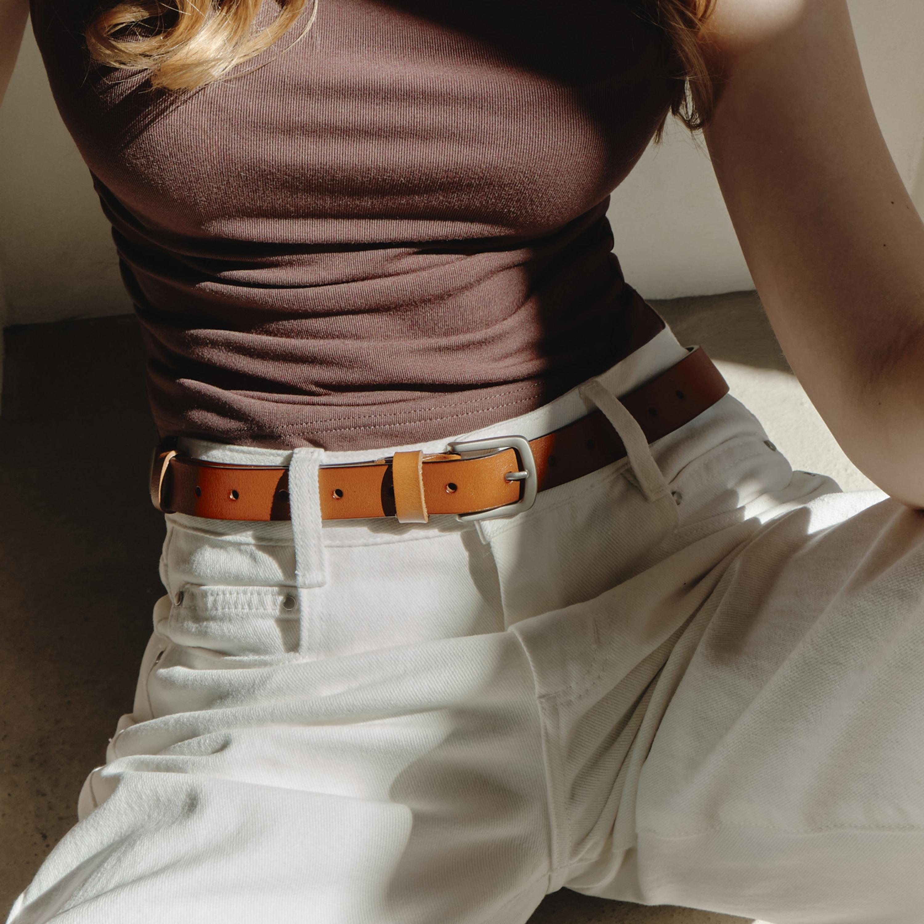 حزام ليتشي جلدي عريض للنساء بلون بني وإبزيم دبوس | مقاس موحد | blt0203-women-clothingaccessories-belts-image-2
