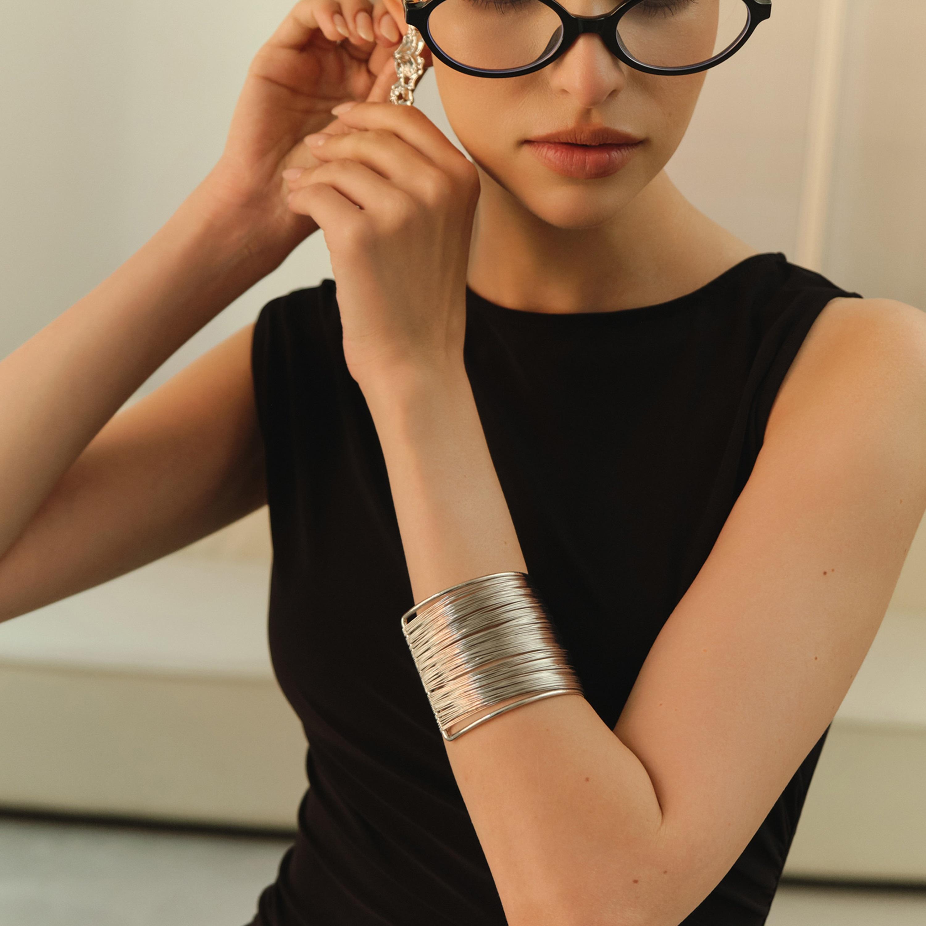 سوار ليتشي فضي للنساء من سبيكة النحاس بتصميم أسلاك متعددة الطبقات-women-watchesandjewellery-jewellery-banglesandbracelets-image-1