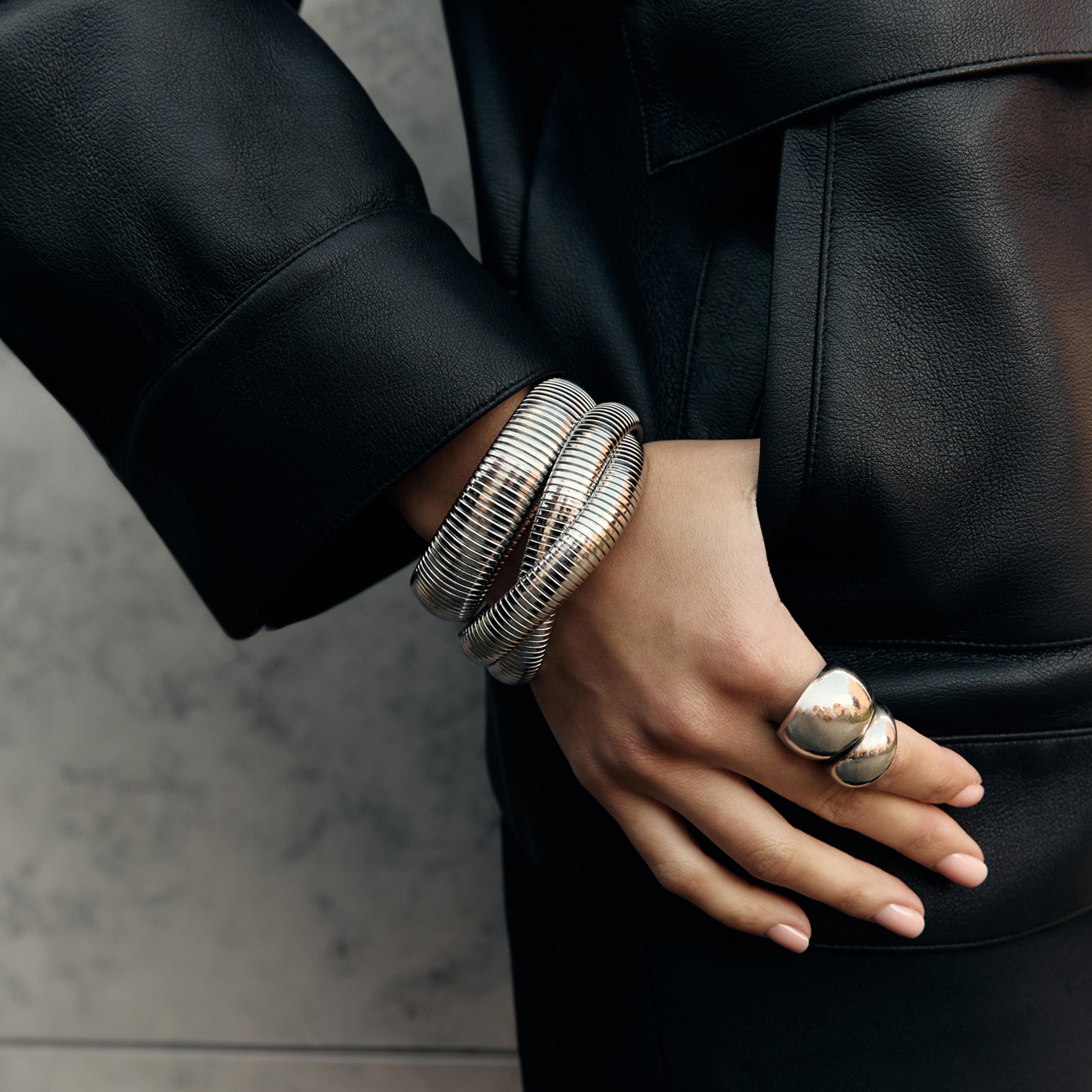 سوار ليتشي فضي من الستانلس ستيل بتصميم ملتف-women-watchesandjewellery-jewellery-banglesandbracelets-image-1