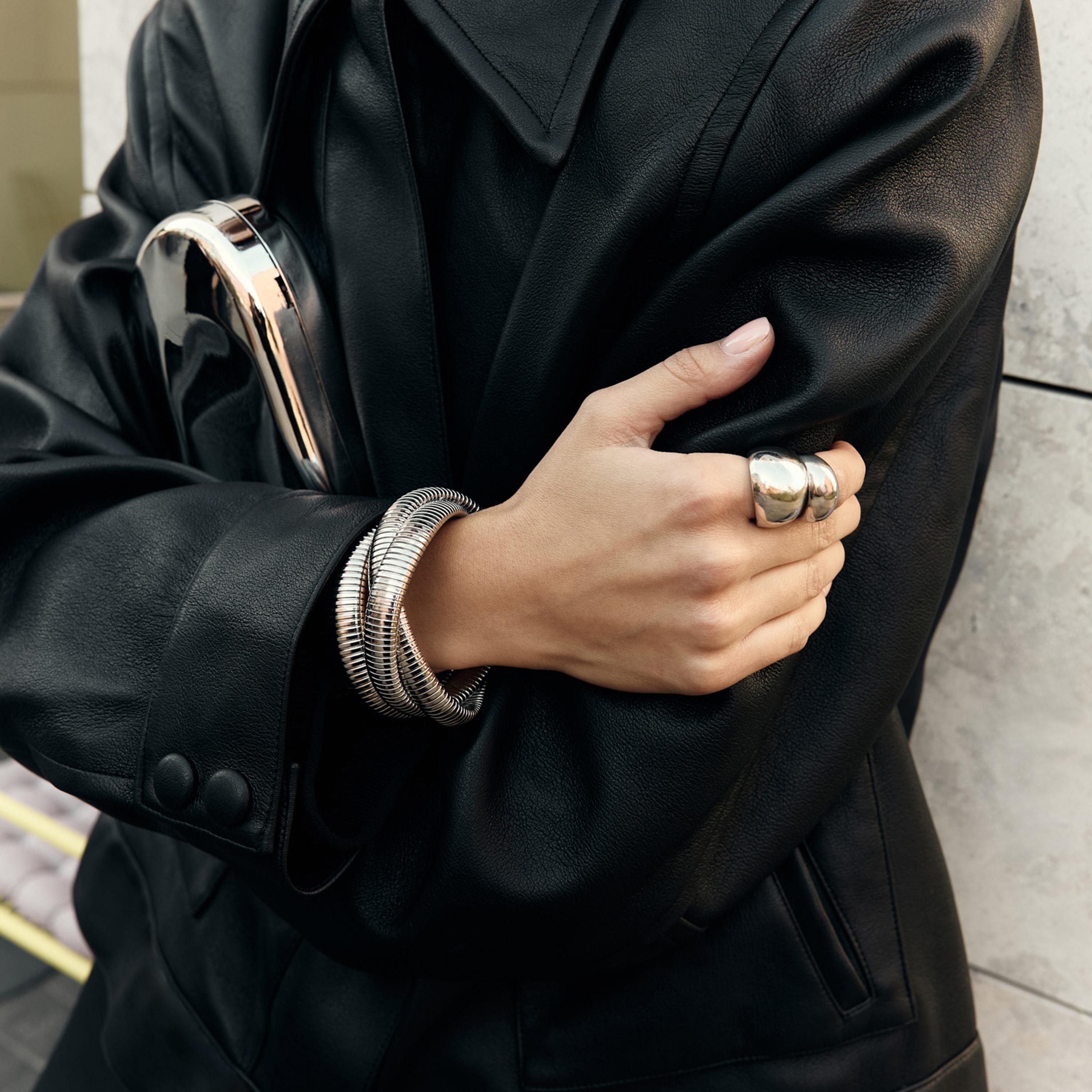سوار ليتشي فضي من الستانلس ستيل بتصميم ملتف-women-watchesandjewellery-jewellery-banglesandbracelets-image-4