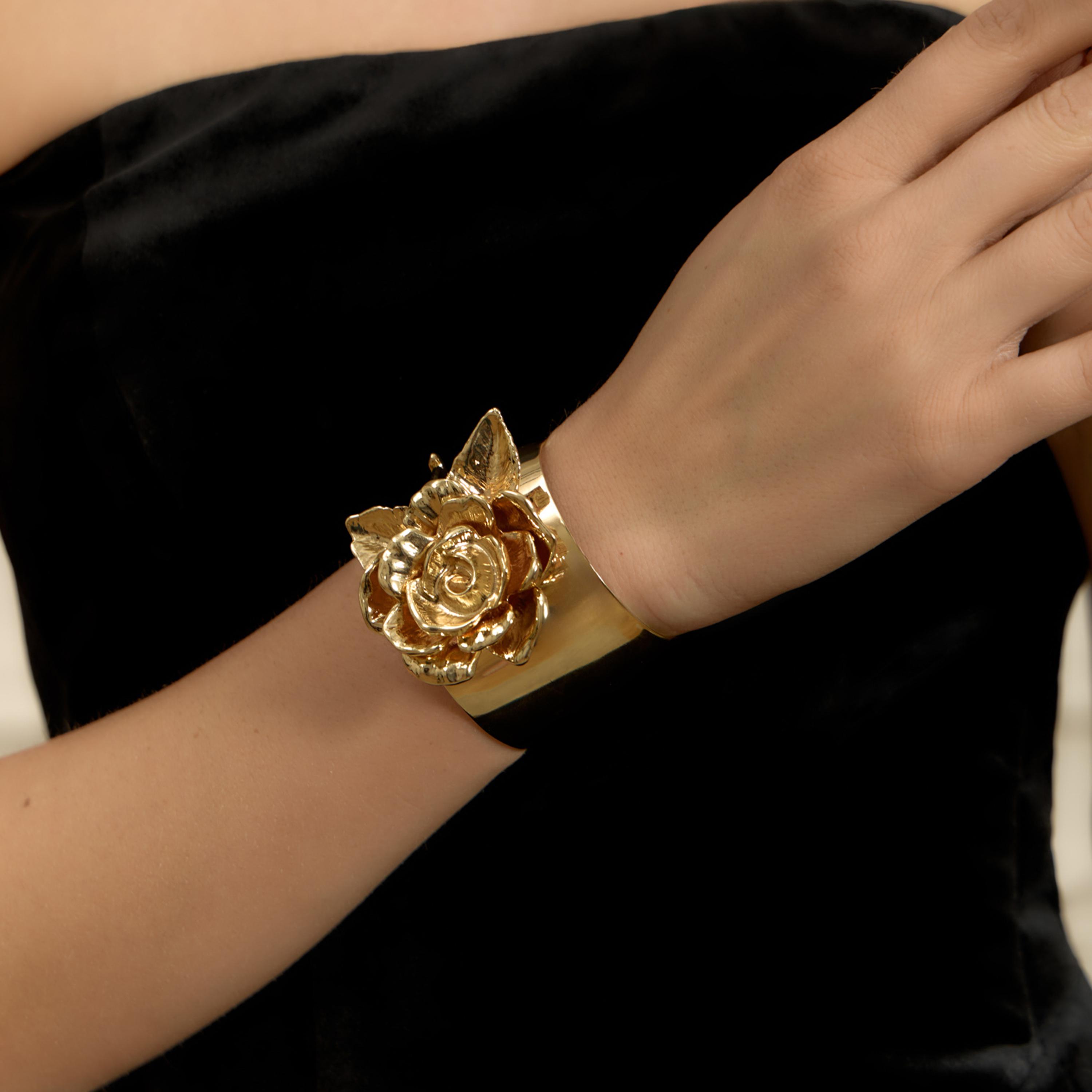 سوار ليتشي ذهبي من سبيكة الزنك مع تطبيقات على شكل زهور-women-watchesandjewellery-jewellery-banglesandbracelets-image-1