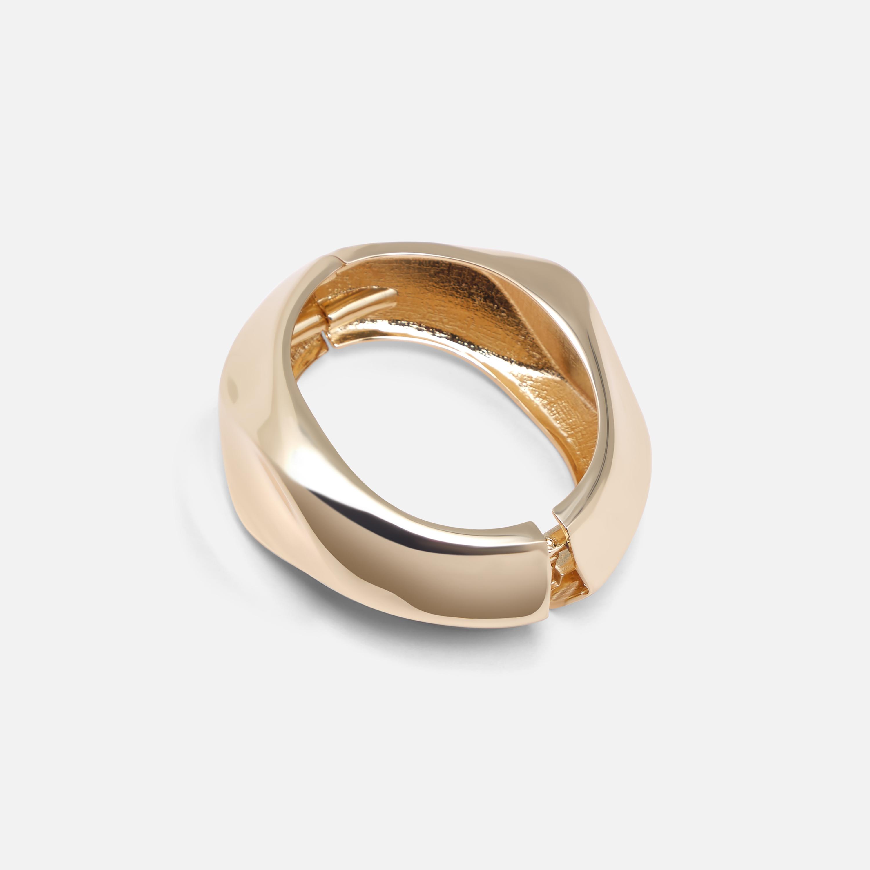 سوار ليتشي ذهبي من سبيكة الزنك بتصميم عريض-women-watchesandjewellery-jewellery-banglesandbracelets-image-1
