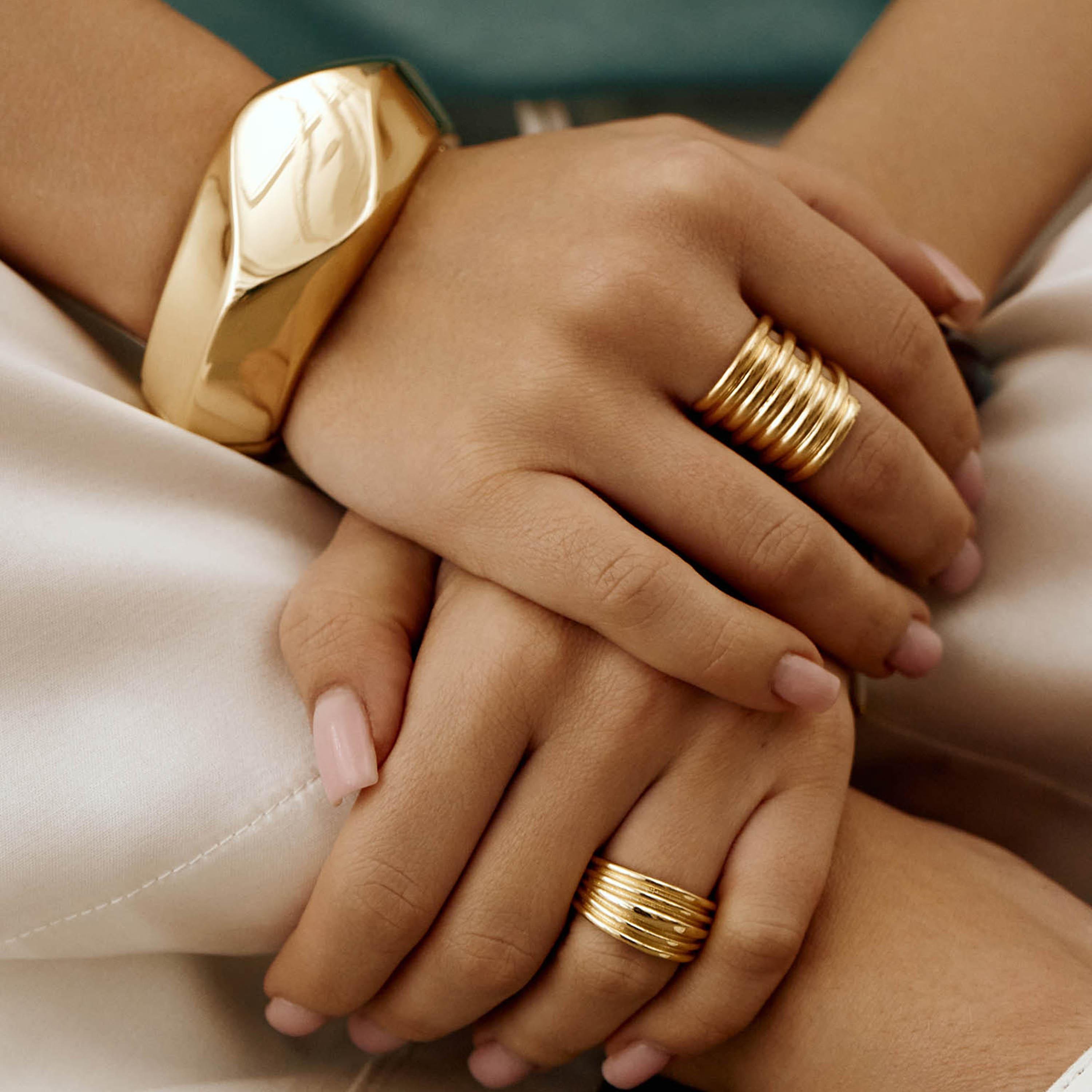 سوار ليتشي ذهبي من سبيكة الزنك بتصميم عريض-women-watchesandjewellery-jewellery-banglesandbracelets-image-2