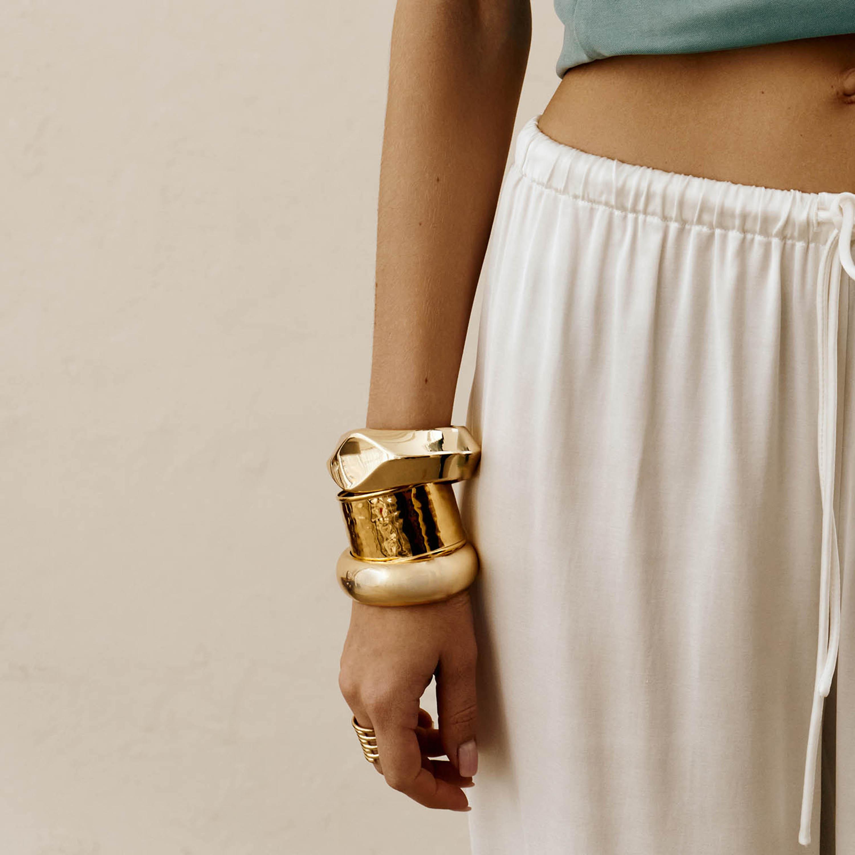 سوار ليتشي ذهبي من سبيكة الزنك بتصميم عريض-women-watchesandjewellery-jewellery-banglesandbracelets-image-5