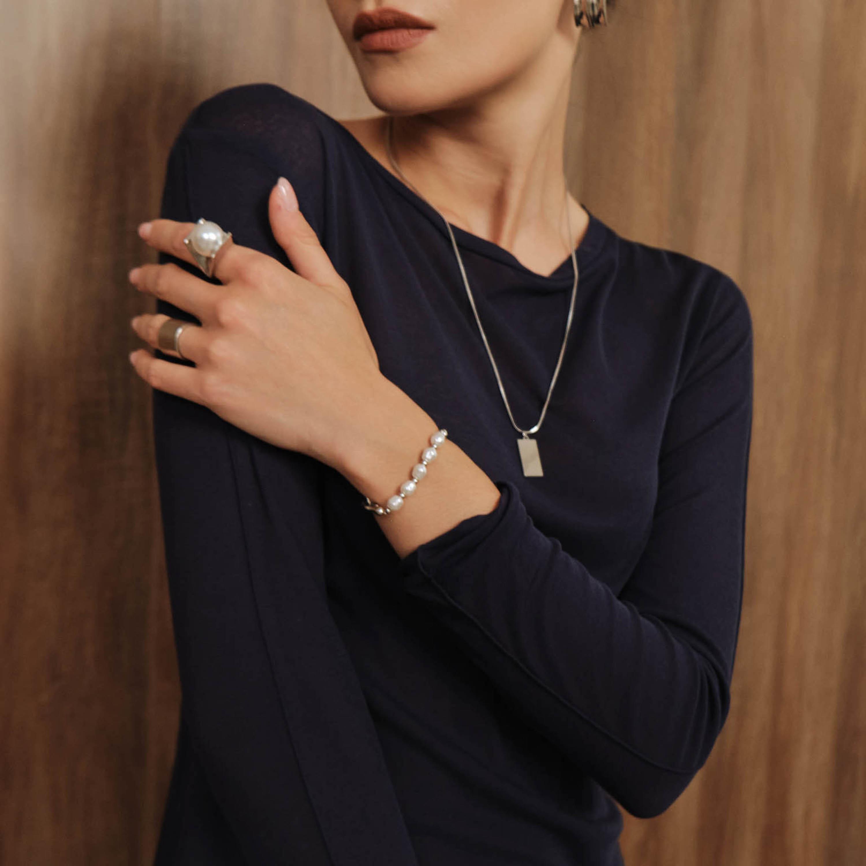 سوار ليتشي فضي من النحاس بتفاصيل لؤلؤ-women-watchesandjewellery-jewellery-banglesandbracelets-image-5