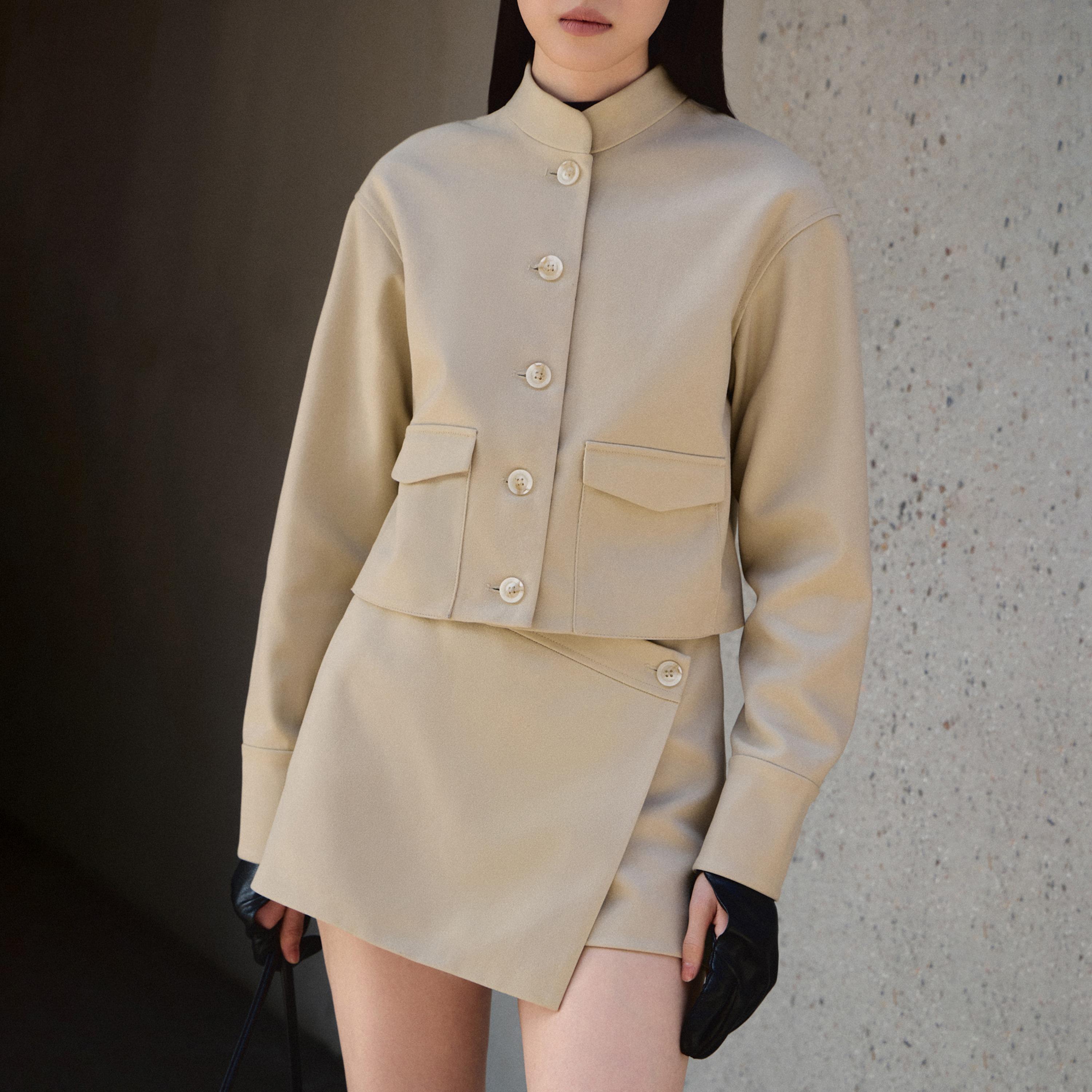 جاكيت حريمي بياقة ماندرين باللون البيج من ليتشي-women-winterwear-coatsandjackets-jackets-image-1