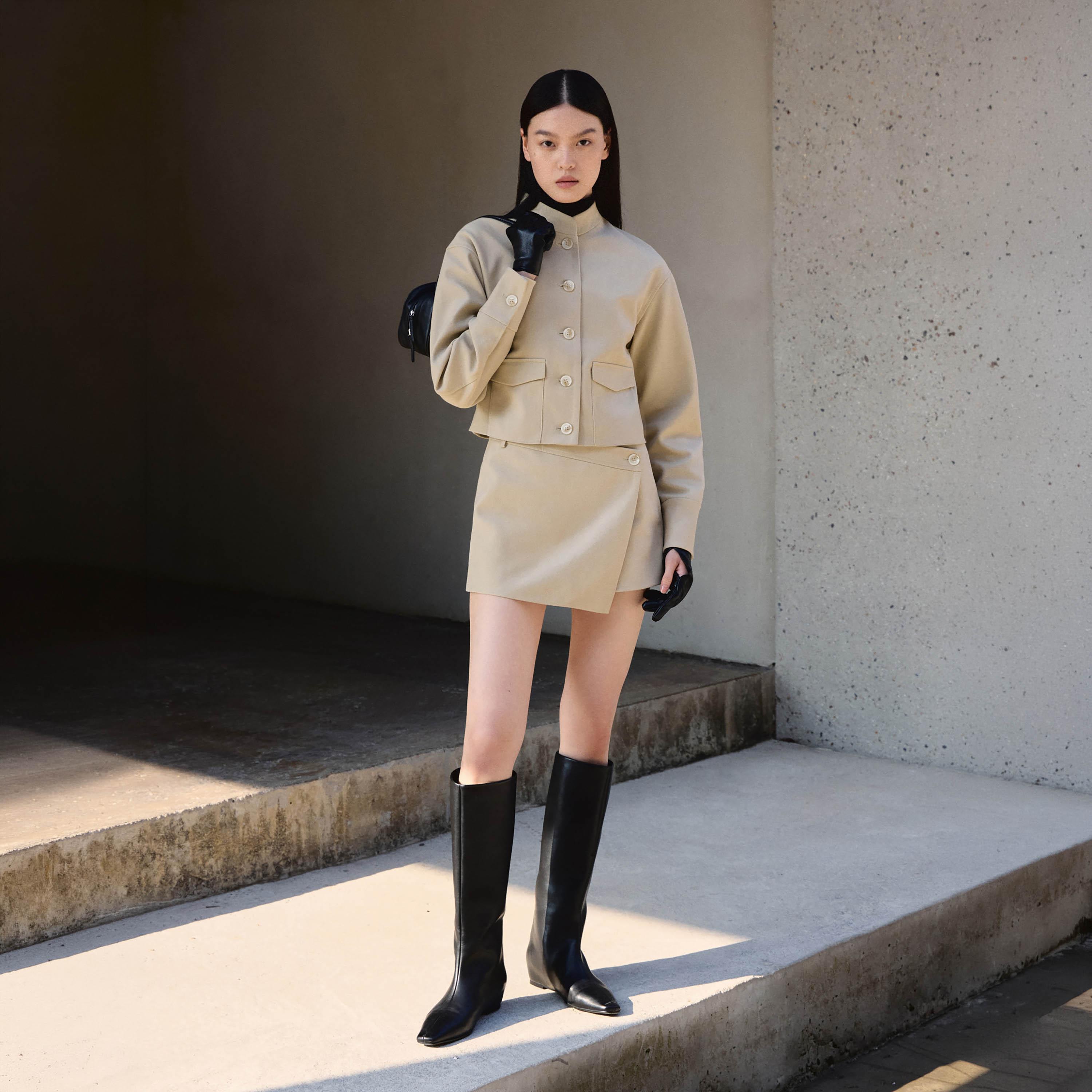 جاكيت حريمي بياقة ماندرين باللون البيج من ليتشي-women-winterwear-coatsandjackets-jackets-image-2