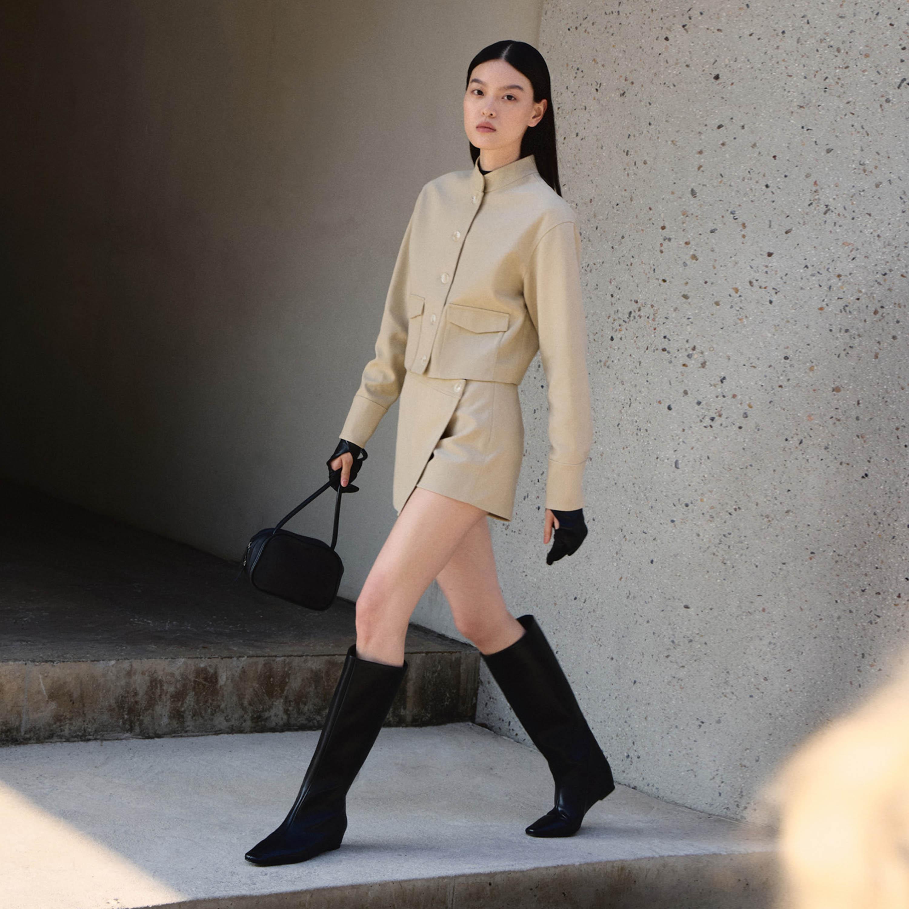 جاكيت حريمي بياقة ماندرين باللون البيج من ليتشي-women-winterwear-coatsandjackets-jackets-image-3