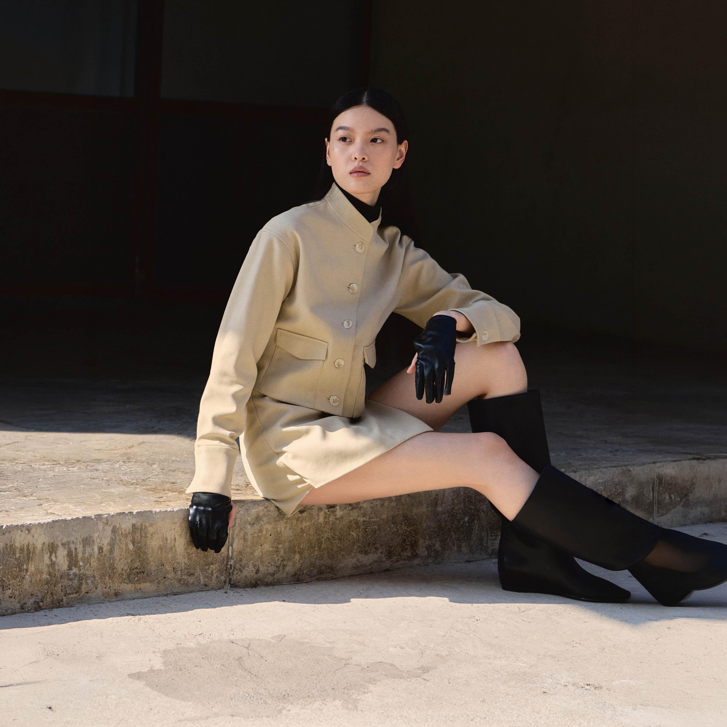 جاكيت حريمي بياقة ماندرين باللون البيج من ليتشي-women-winterwear-coatsandjackets-jackets-image-4