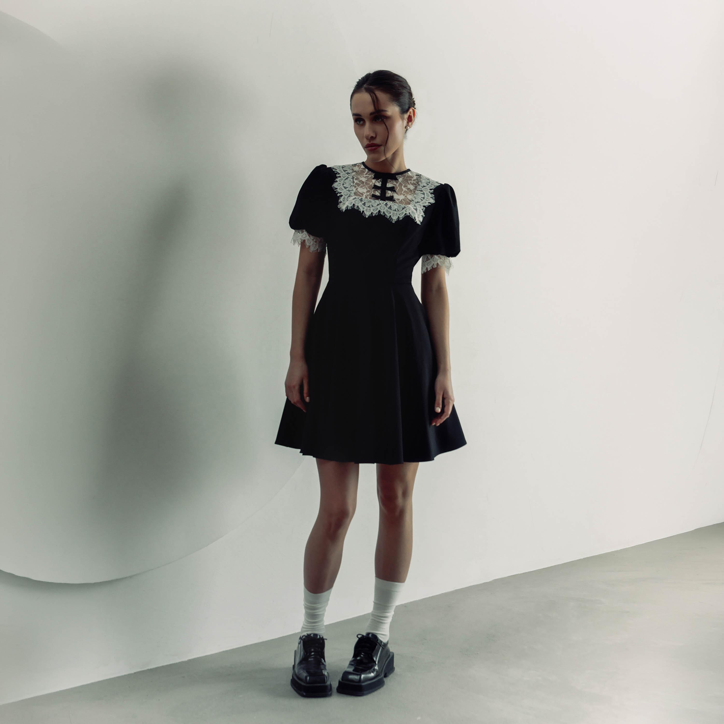 فستان قصير (ميني) كلوش بأكمام منفوخة وتفاصيل دانتيل متباينة للنساء من ليتشي-women-clothing-dresses-image-1
