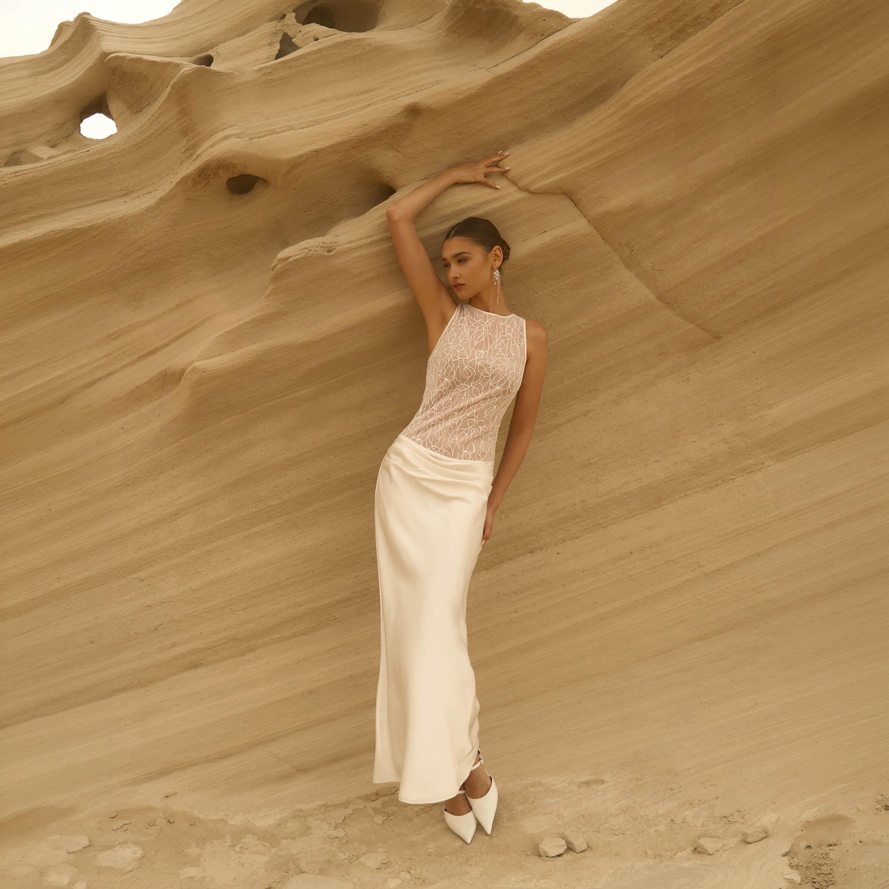 فستان ماكسي مستقيم (عمودي) ستان بنمط ألوان متباينة للنساء من ليتشي-women-clothing-dresses-image-1