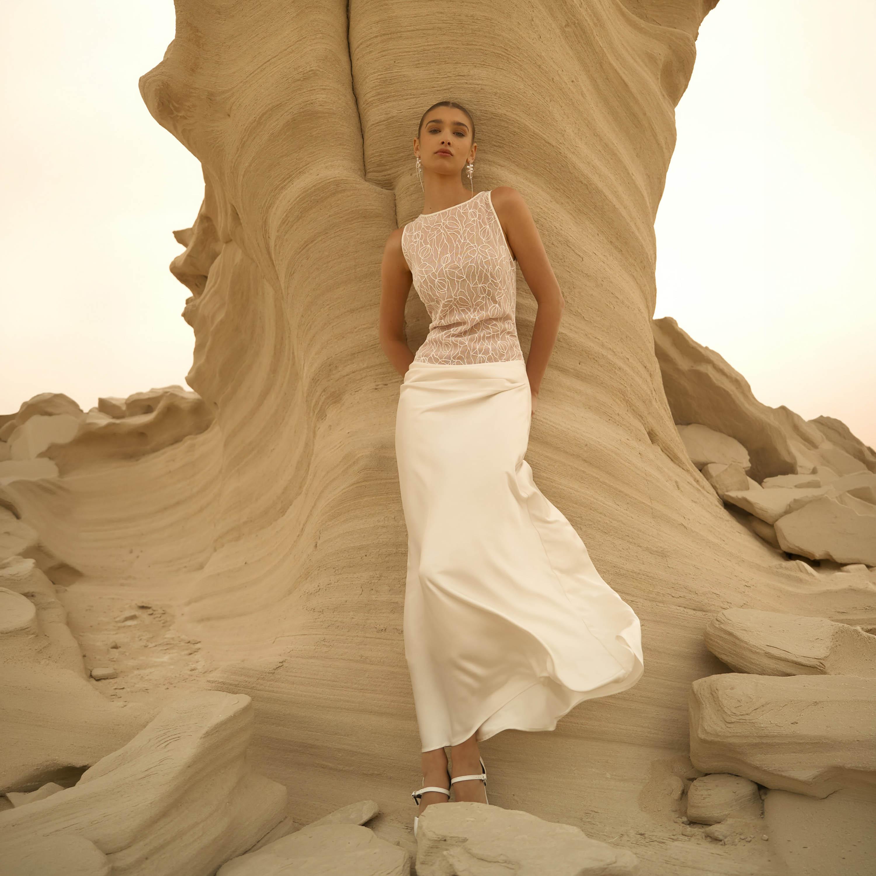 فستان ماكسي مستقيم (عمودي) ستان بنمط ألوان متباينة للنساء من ليتشي-women-clothing-dresses-image-2