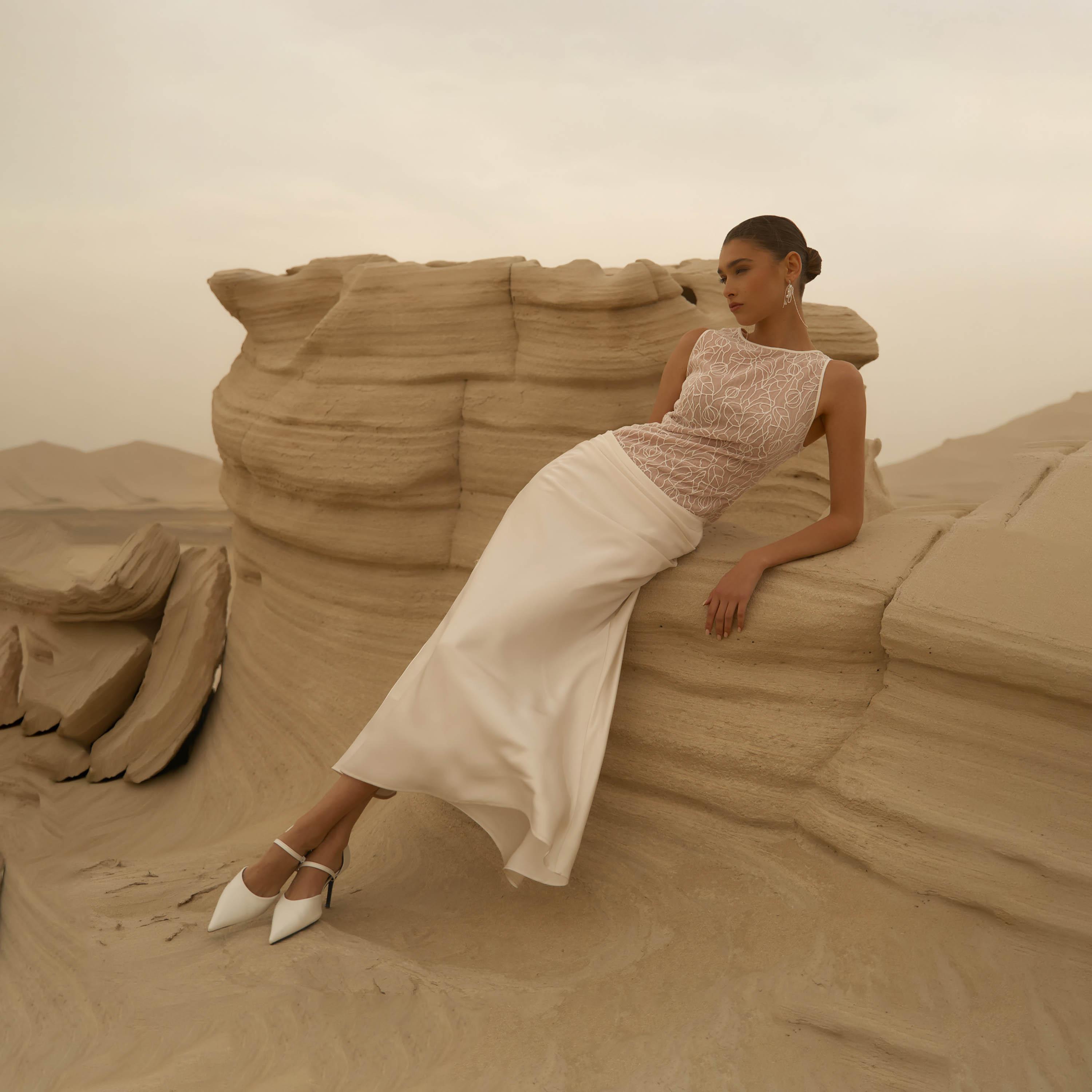 فستان ماكسي مستقيم (عمودي) ستان بنمط ألوان متباينة للنساء من ليتشي-women-clothing-dresses-image-3