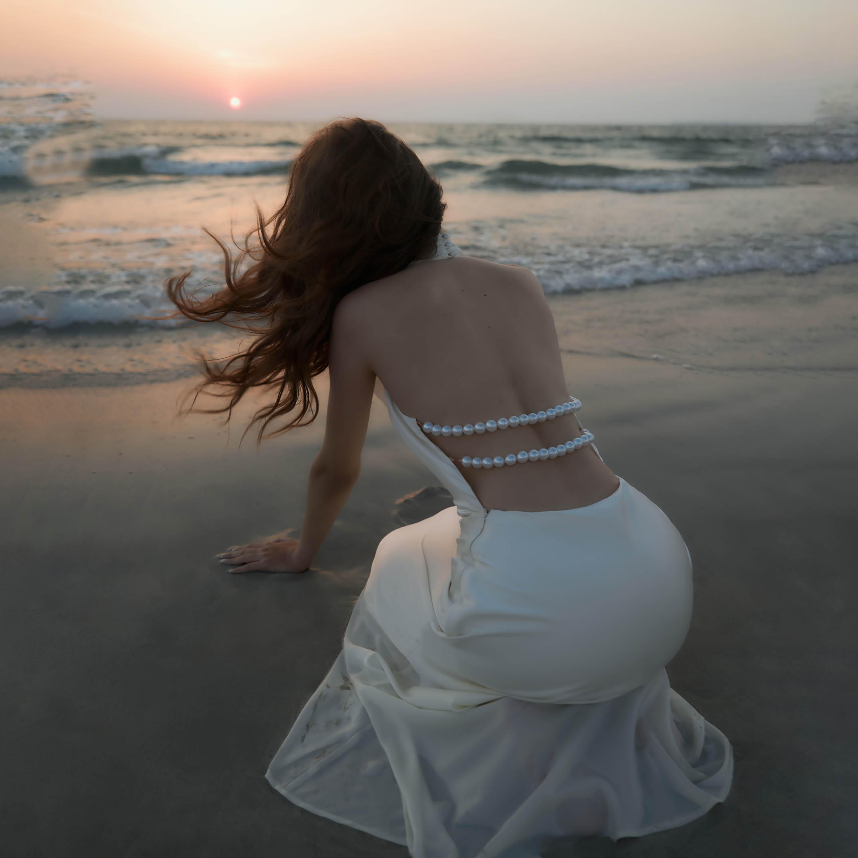 فستان سهرة ماكسي ستان بياقة هولتر للنساء من ليتشي-women-clothing-dresses-image-4