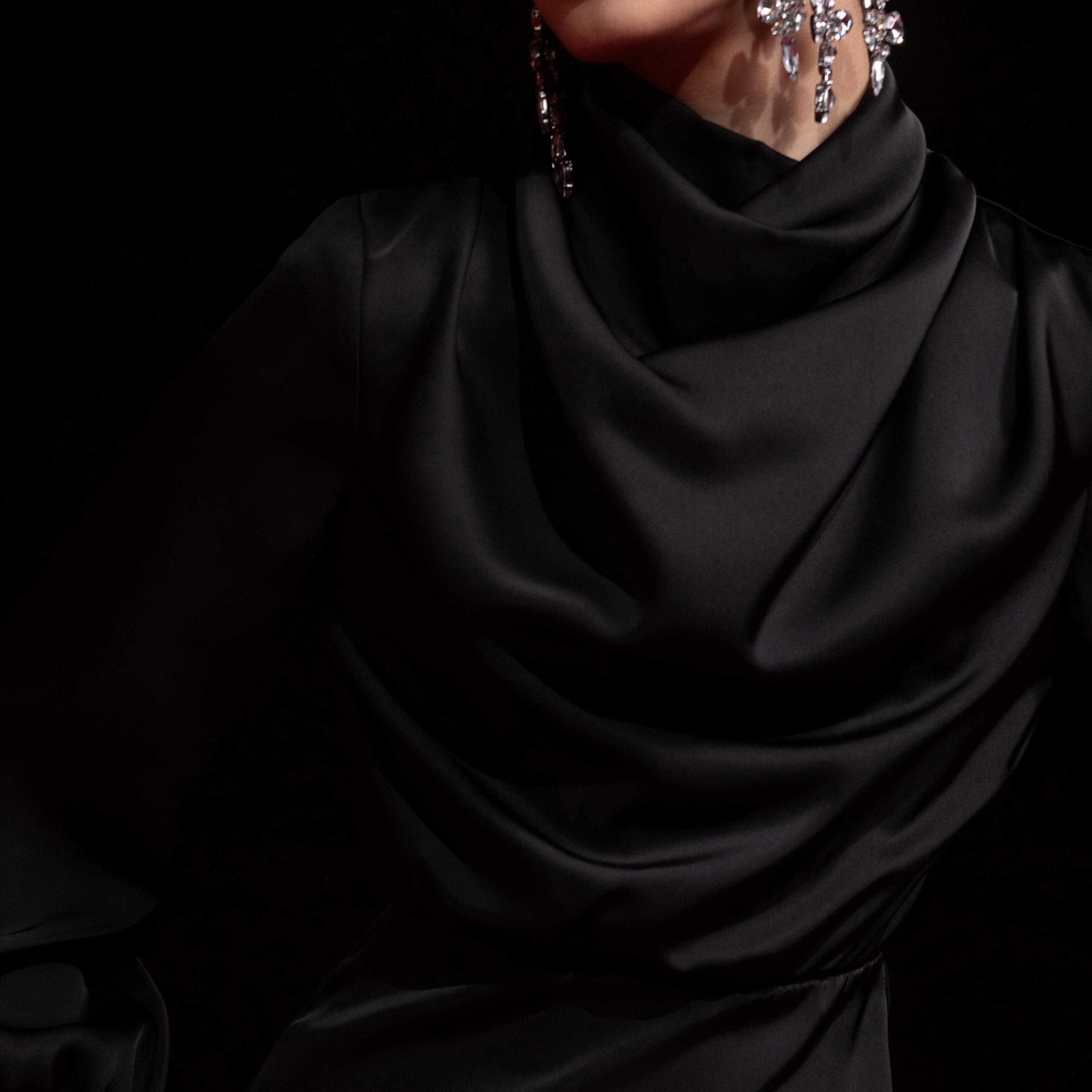 فستان سهرة ميني ضيق (شيث) ستان بياقة عالية ومزين بالدانتيل باللون الأسود من ليتشي-women-clothing-dresses-image-4