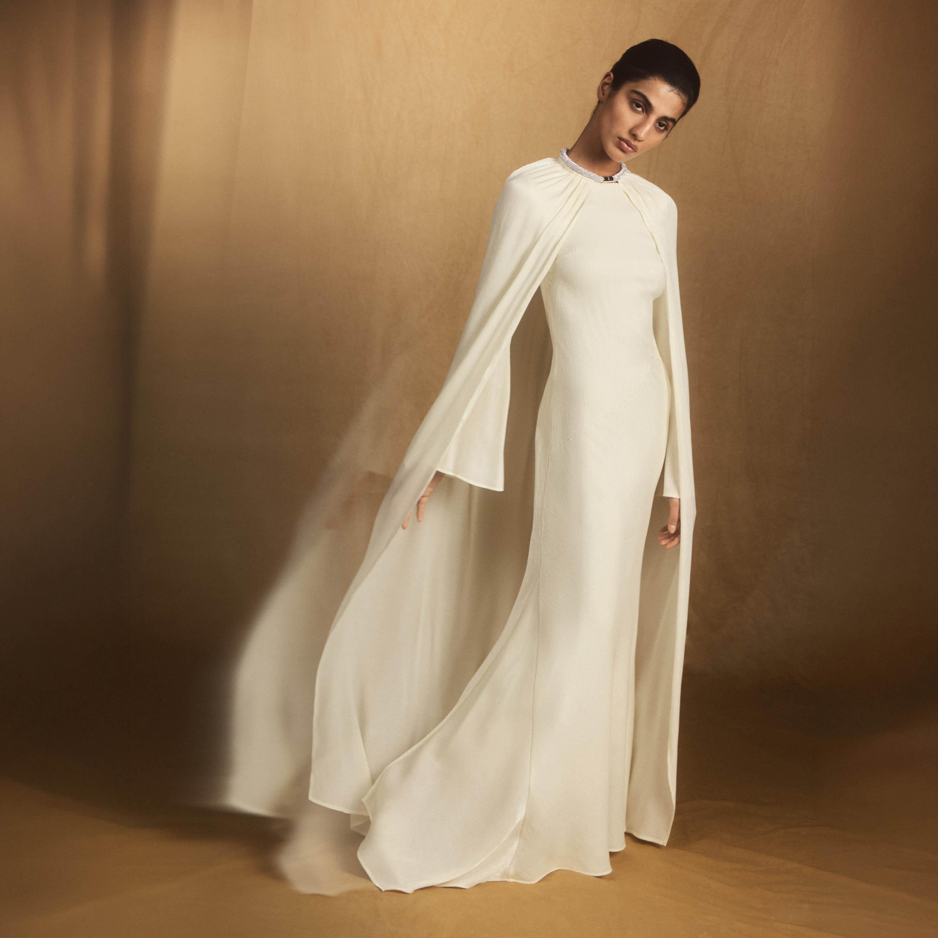 فستان سهرة ماكسي عمودي (كولوم) بأكمام واسعة وقوام بارز مع كيب باللون الكريمي من ليتشي-women-clothing-dresses-image-3