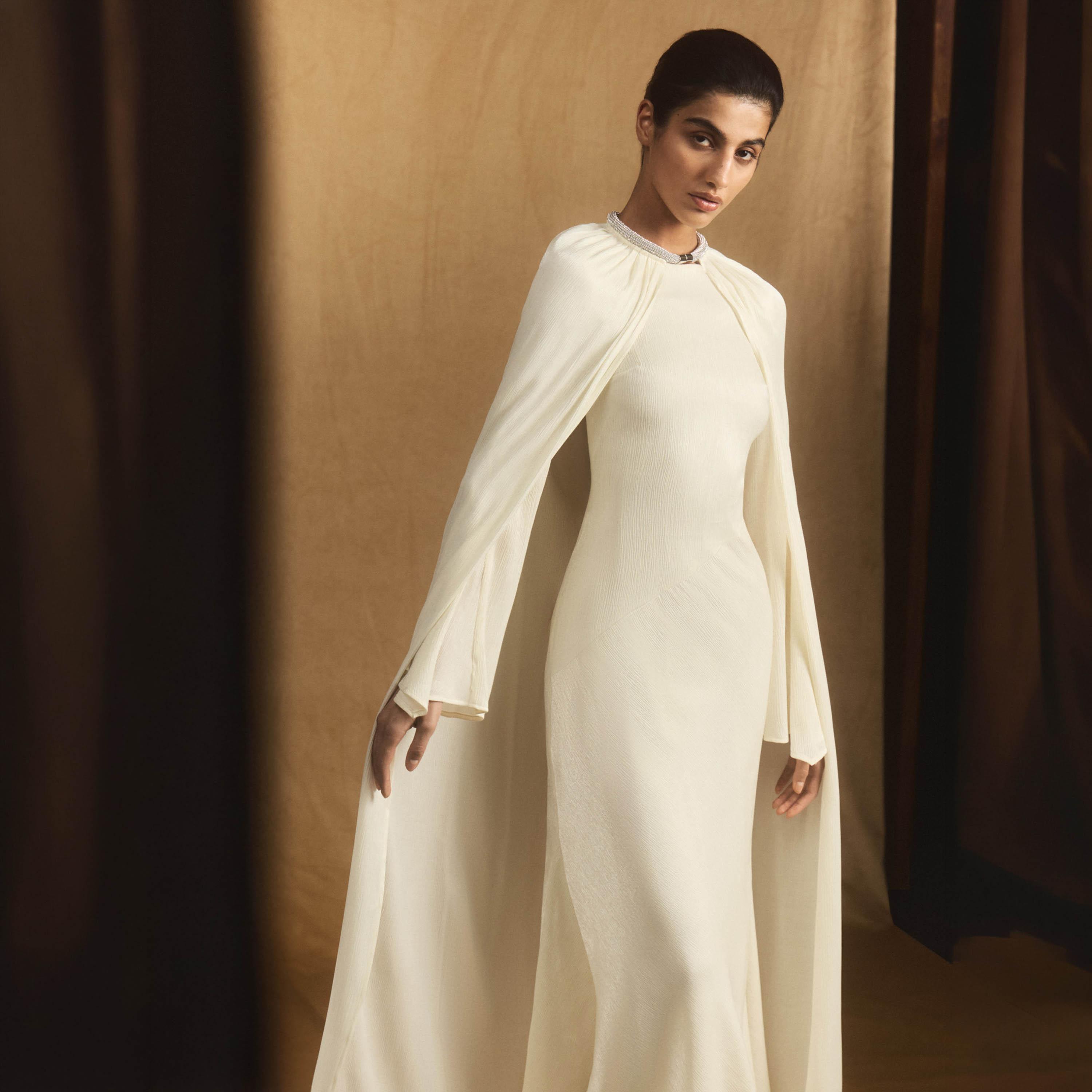 فستان سهرة ماكسي عمودي (كولوم) بأكمام واسعة وقوام بارز مع كيب باللون الكريمي من ليتشي-women-clothing-dresses-image-4