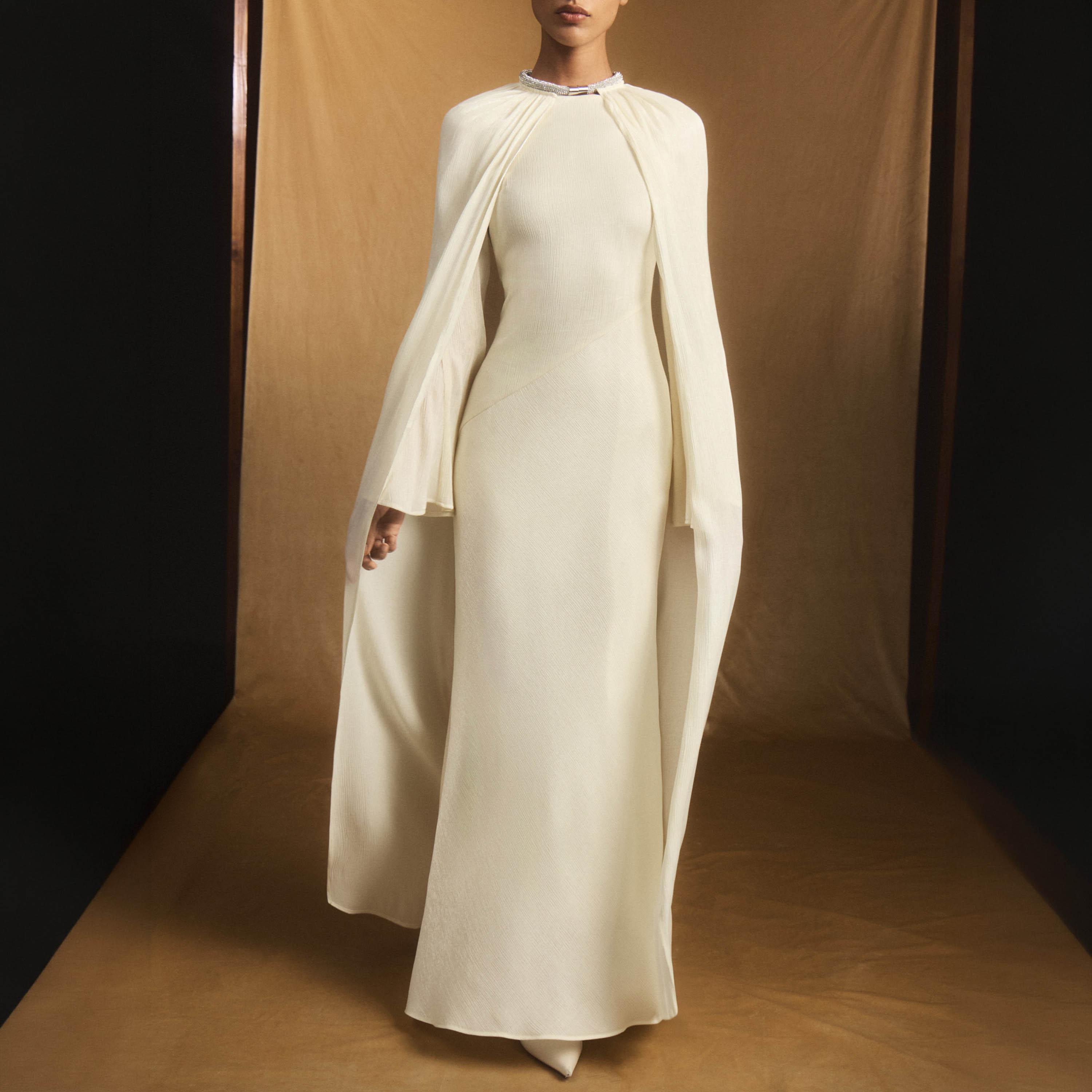 فستان سهرة ماكسي عمودي (كولوم) بأكمام واسعة وقوام بارز مع كيب باللون الكريمي من ليتشي-women-clothing-dresses-image-5