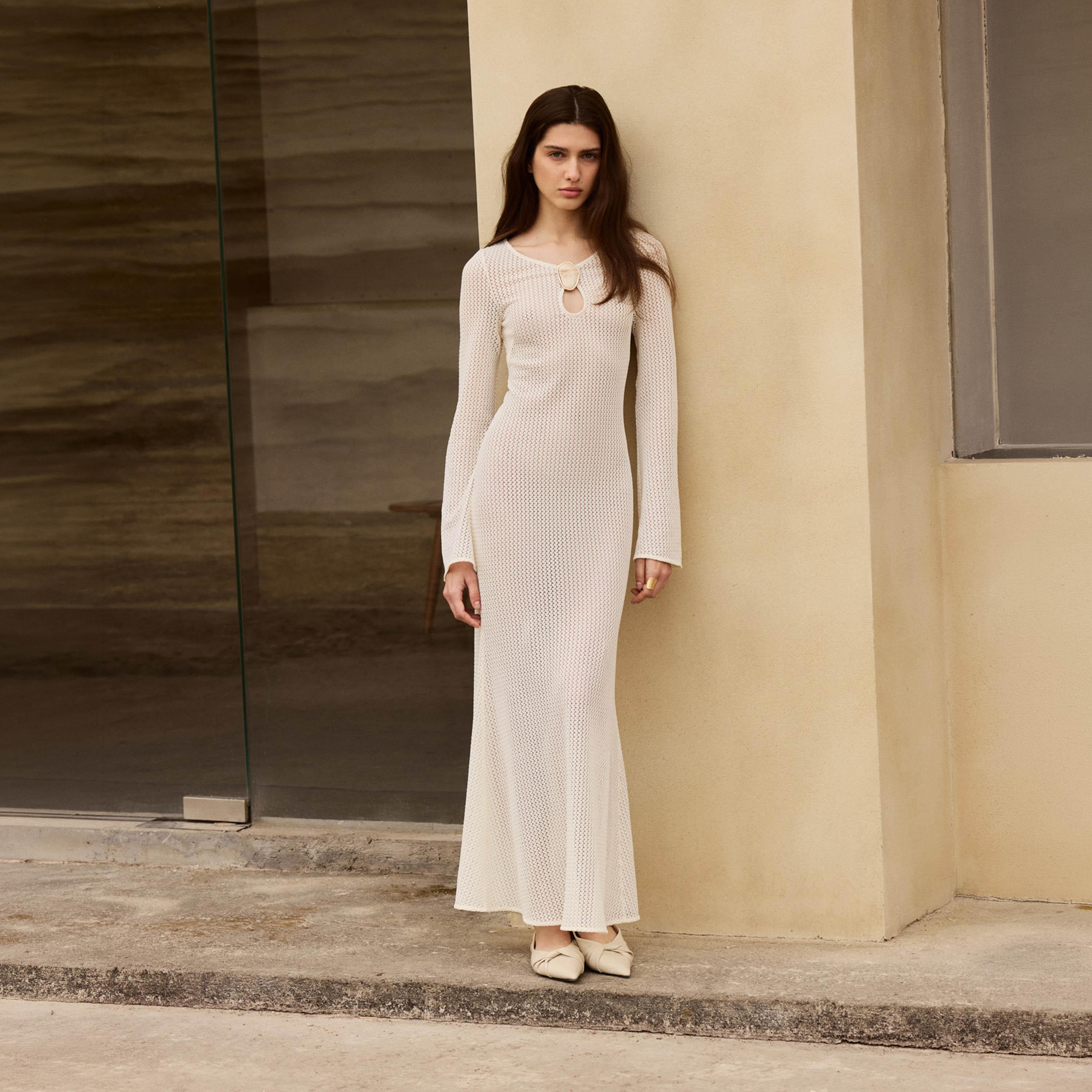 فستان ماكسي عمودي من الحياكة المفرغة باللون الكريمي من ليتشي-women-clothing-dresses-image-1
