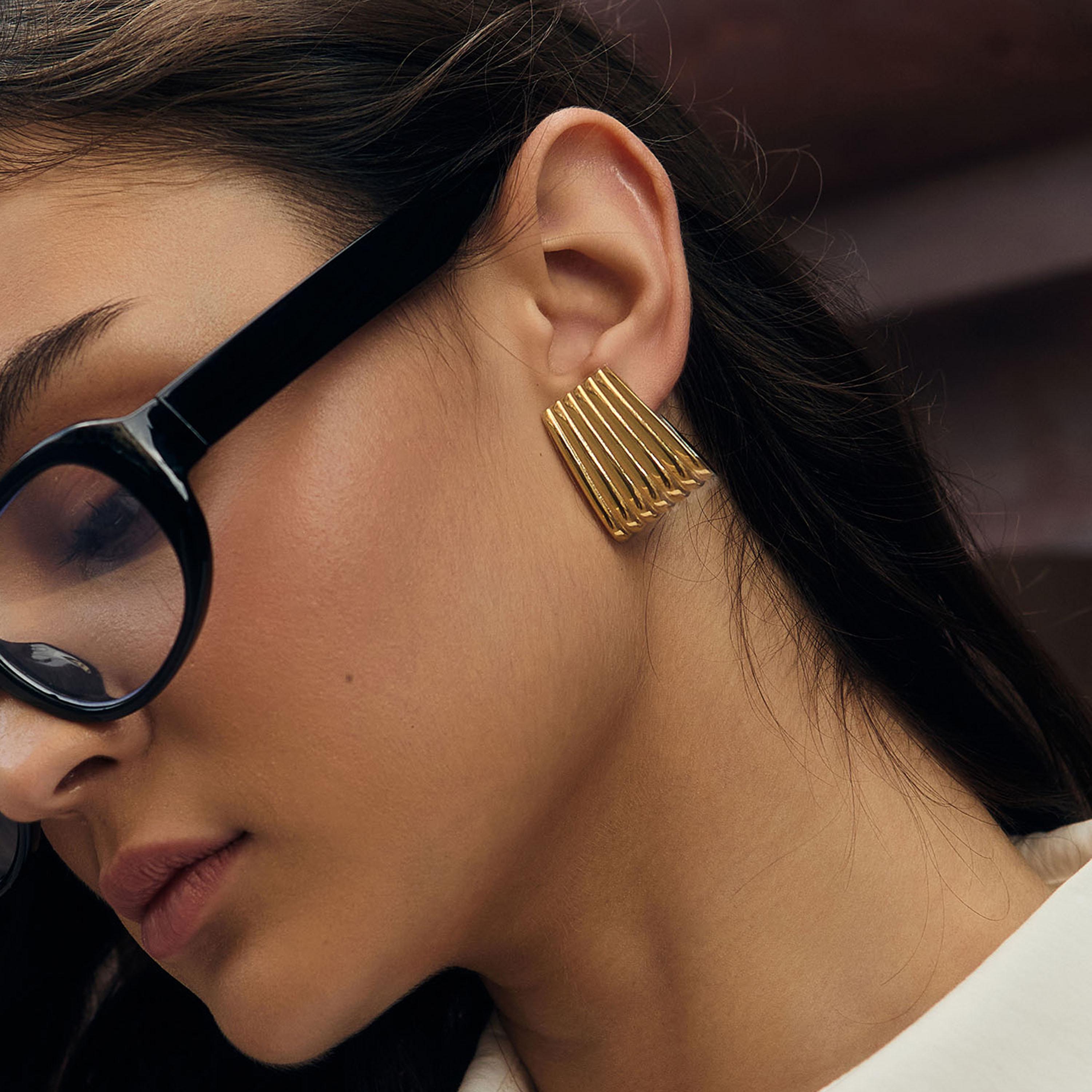 أقراط ليتشي ذهبية صغيرة للنساء من الستانلس ستيل | ear0494-women-watchesandjewellery-jewellery-earrings-image-1